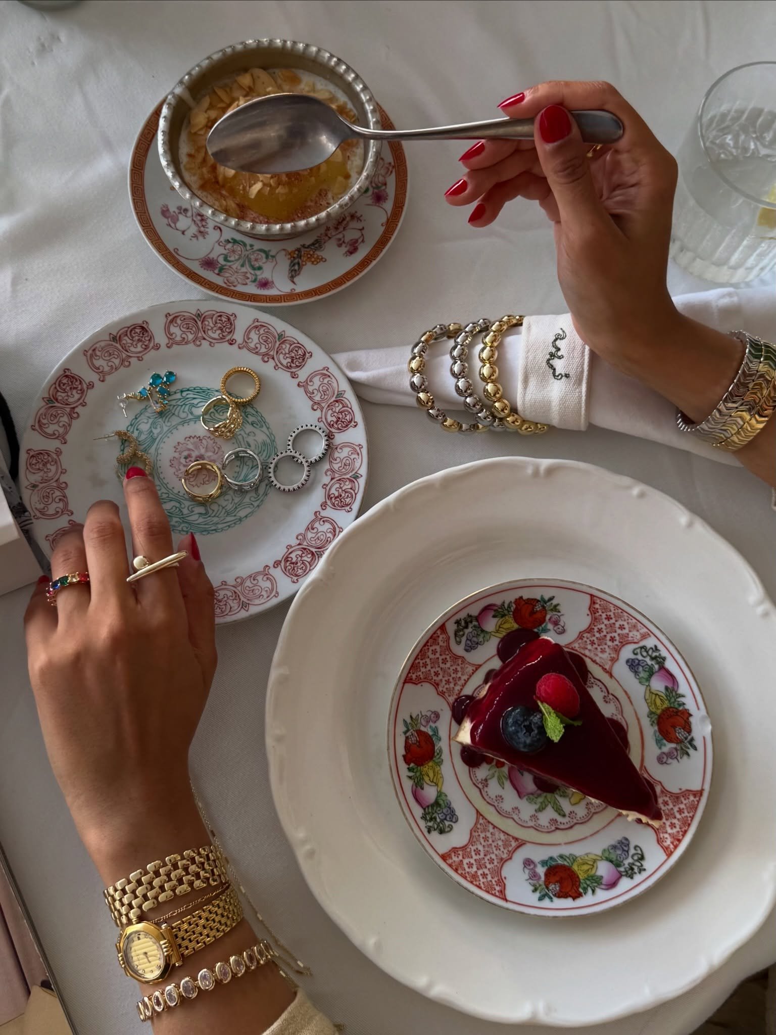 Bling for dessert @blingedkw
📸 @alkandrydhuha