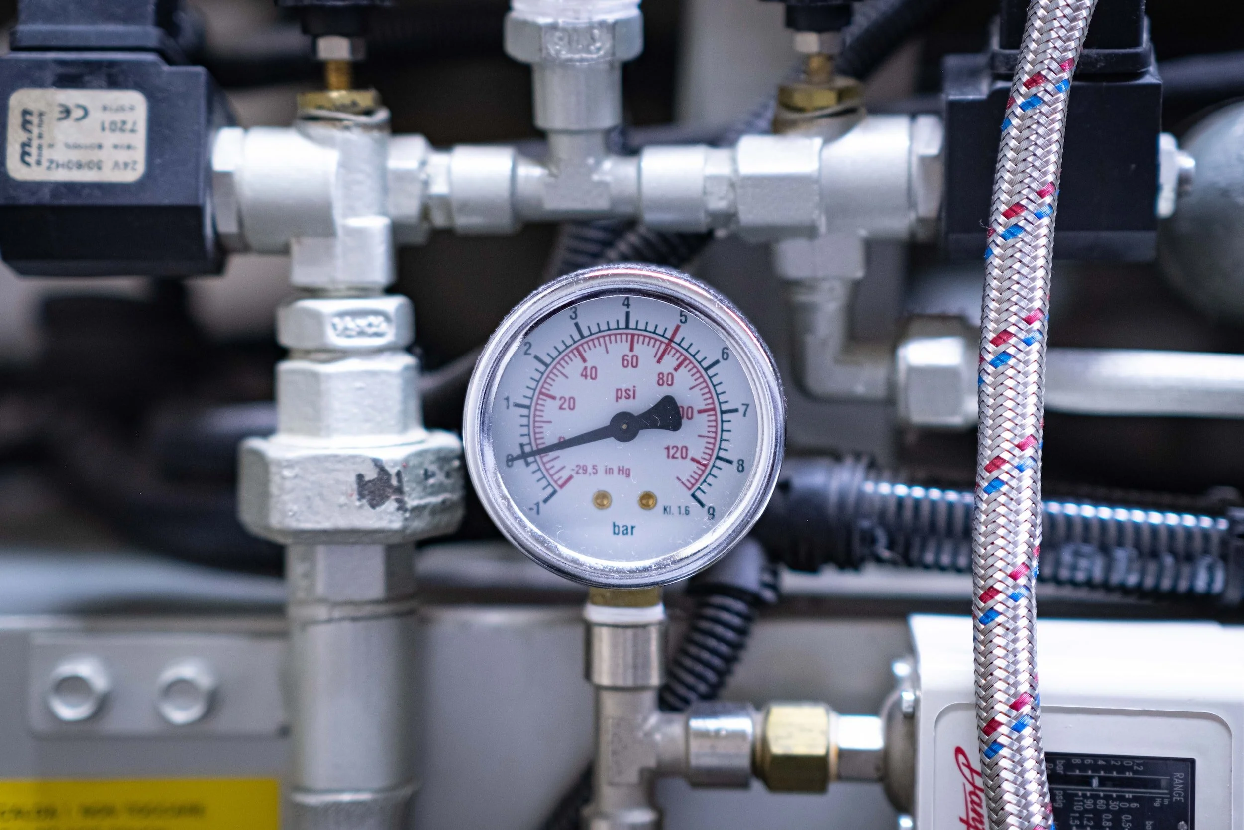 Pressure Gauge: Monitoring and Troubleshooting Water System Pressure