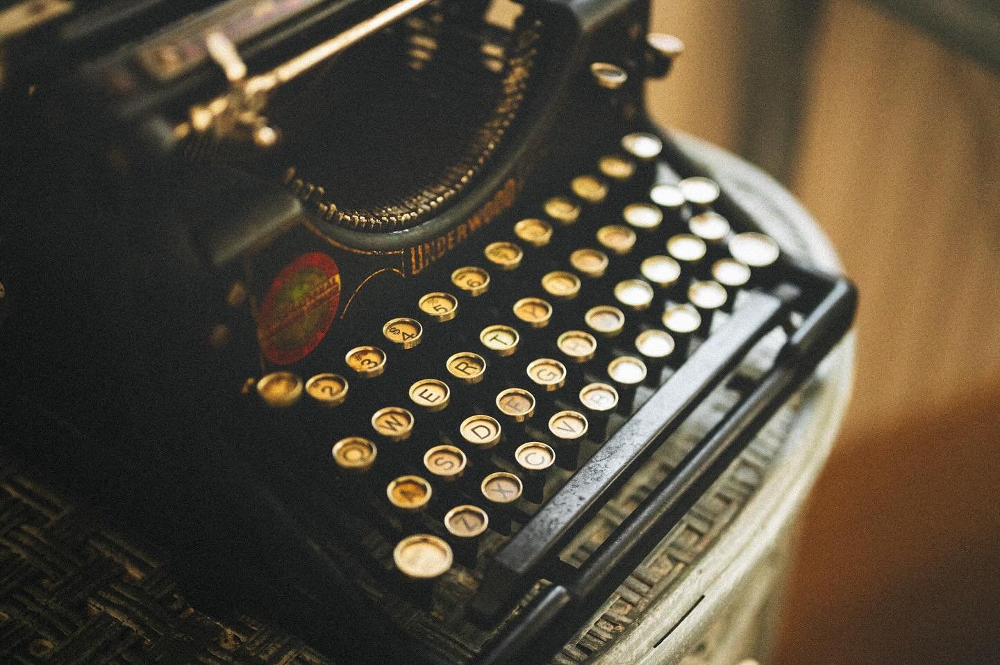 Anyone who knows me, knows I love something vintage! Last weekend&rsquo;s wedding had a beautiful old typewriter that I couldn&rsquo;t resist taking too many photos of. 
&bull;
&bull;
&bull;
#nikon #nikonphotographer #nikonphotography #nikonfilm #bea