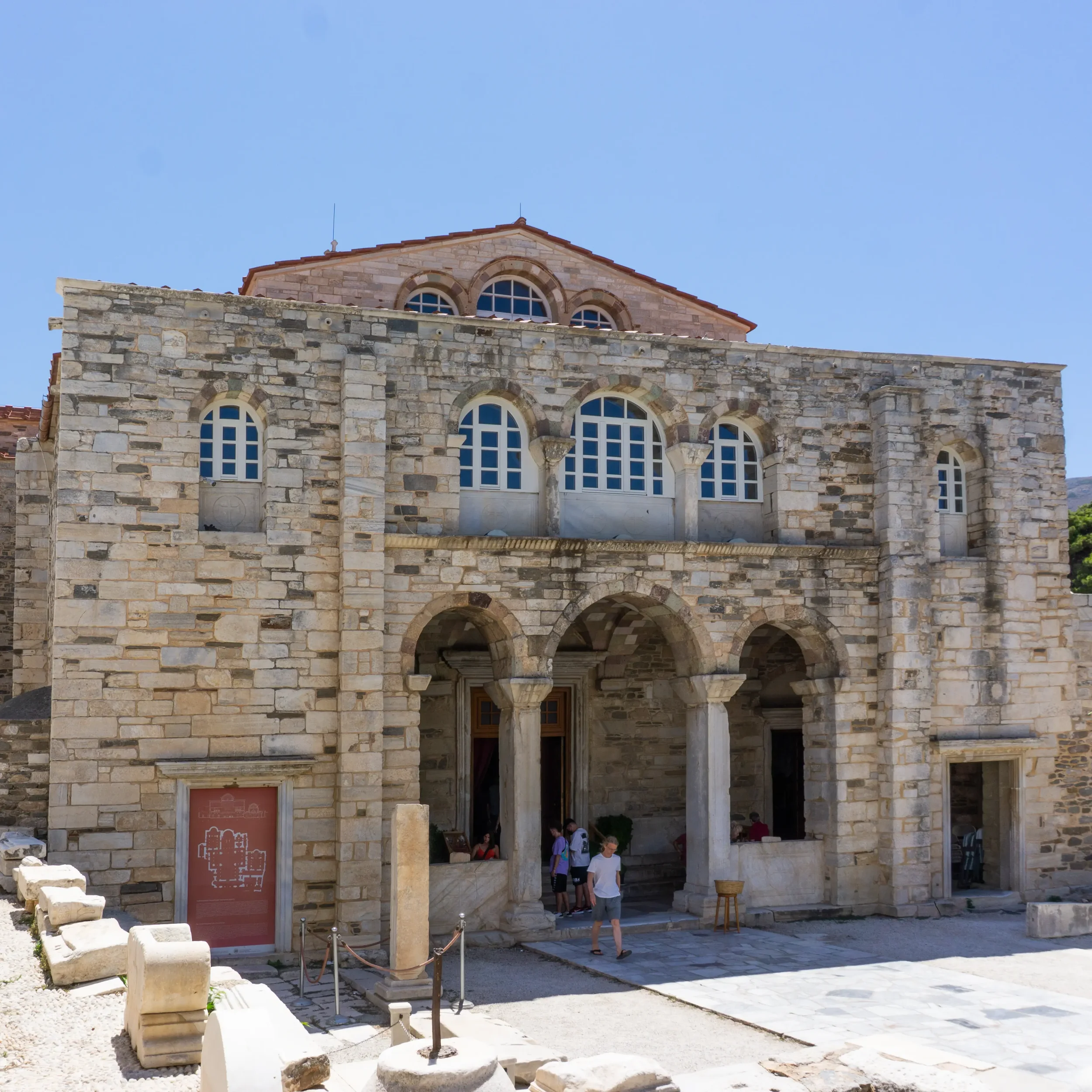 Trial and Error in Early Byzantine Architecture: The Sixth-Century Gallery Arcades of the Panagia Ekatontapiliani (Katapoliani) in Paros