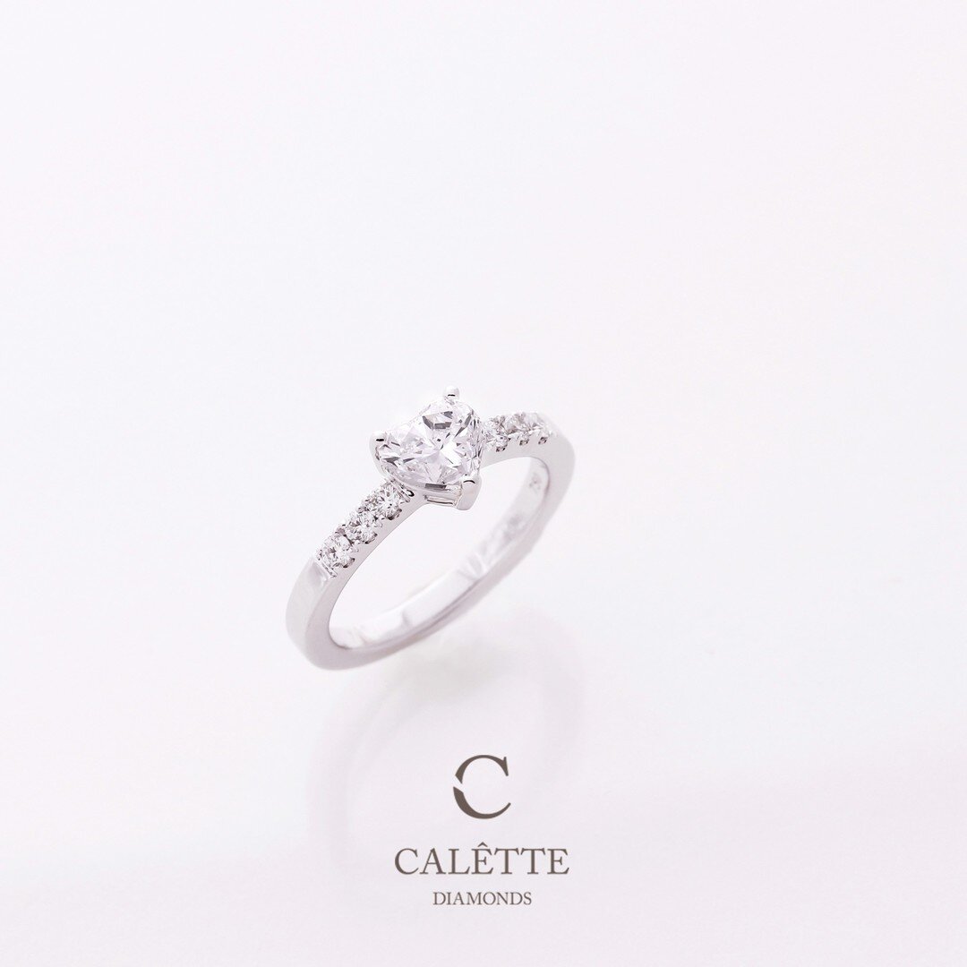 เก็บทุกความรักความทรงจำดี ๆ 👩&zwj;👧 ด้วยแหวนเพชรล้อม Heart Shape น่ารัก ๆ เสมือนความรักได้อยู่กับคุณนะคะ💕
.
📣 มองหาเพชรอะไรสอบถามได้นะคะ เรามี #เพชรแท้ กว่า 1 หมื่นเม็ดในสต๊อกให้คุณเลือกค่ะ
.
💬สอบถามรายละเอียดเพิ่มเติมได้ที่
FB: Calette Diamonds