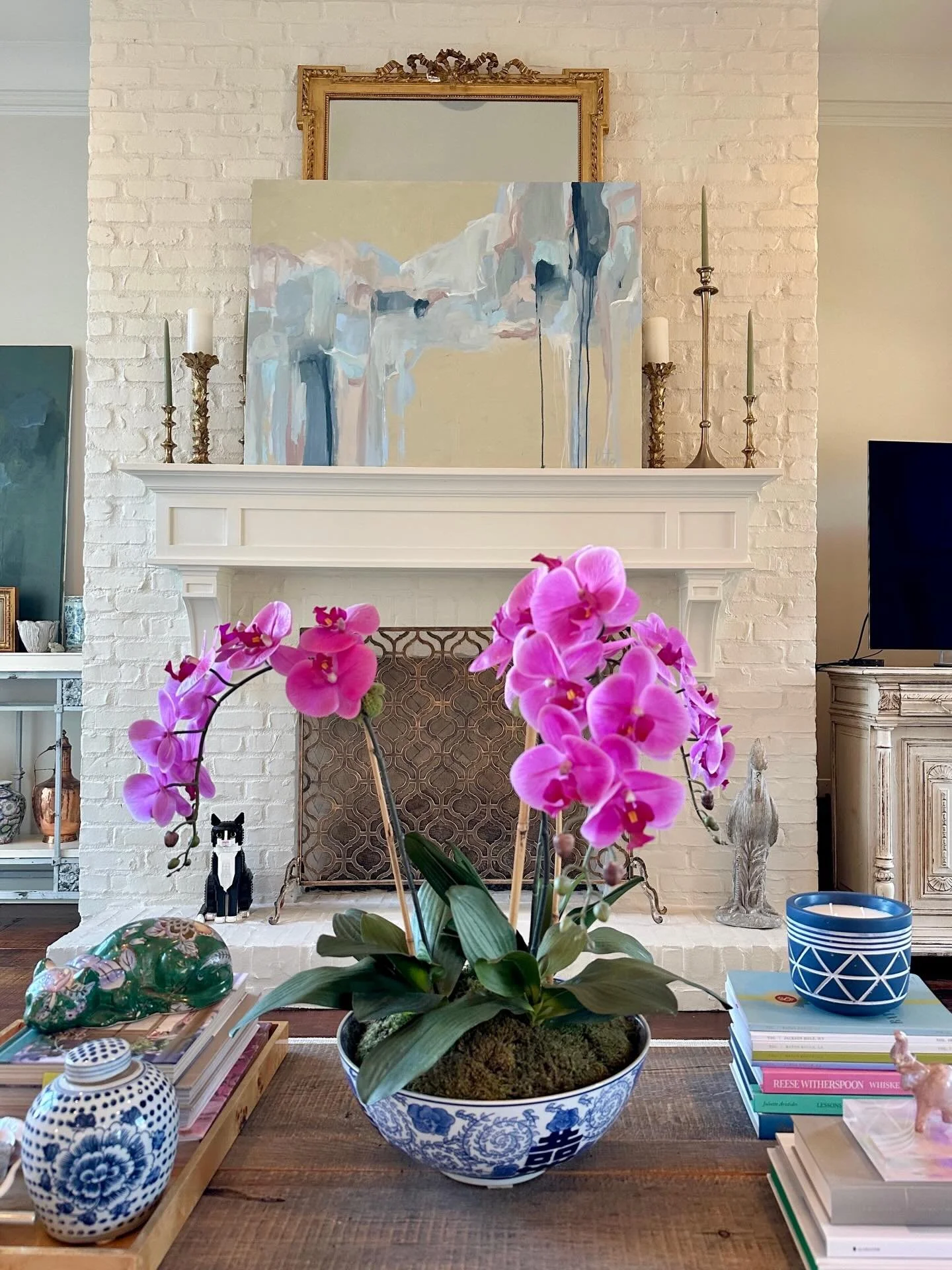 Fresh art for the new year. My view from the couch on this chilly Monday. How many cats can you find in this photo? 

36x48 oil on linen and available-ish if I don&rsquo;t decide to keep her.