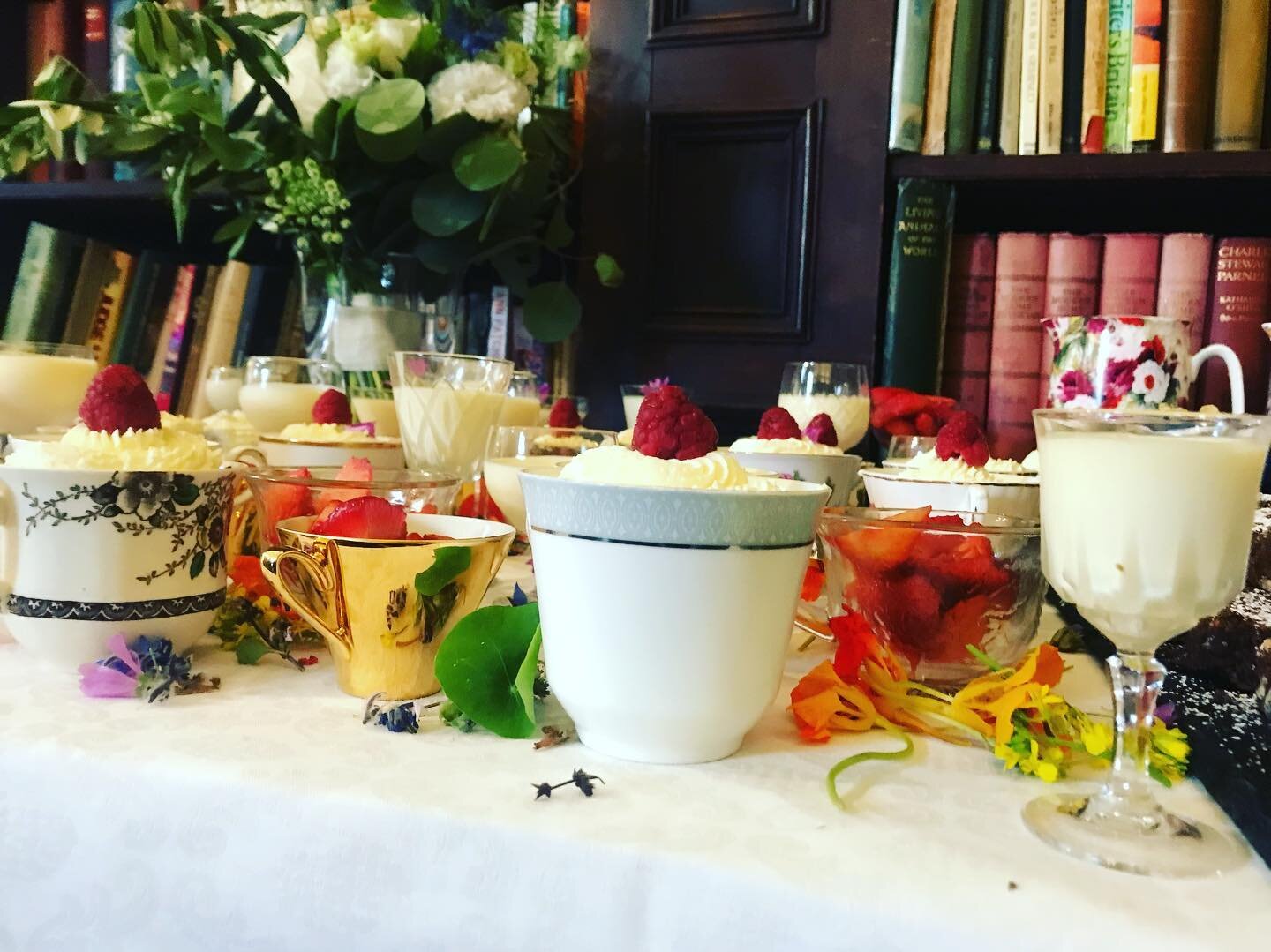 Ohhh look at our lovely pudding table for the fabulous wedding of Laura and  Tobie. What a day! #puddingtable #oxonhoathwedding #oxonhoathcountryestate #summerparties #afternoontea #summerevents #summersolstice #summerretreats