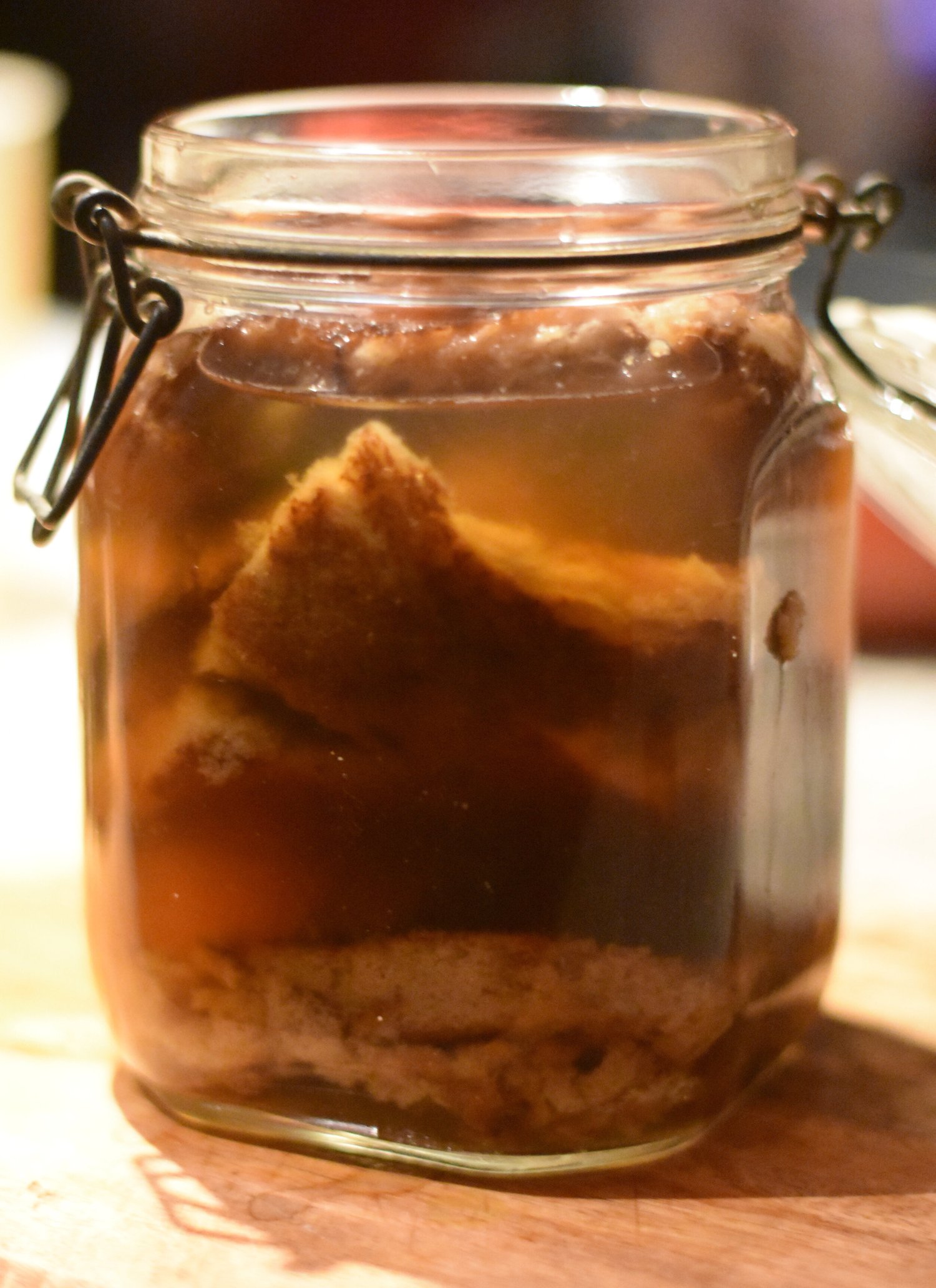 kvass-recipe-fermented-russian-rye-bread-drink-smartblend