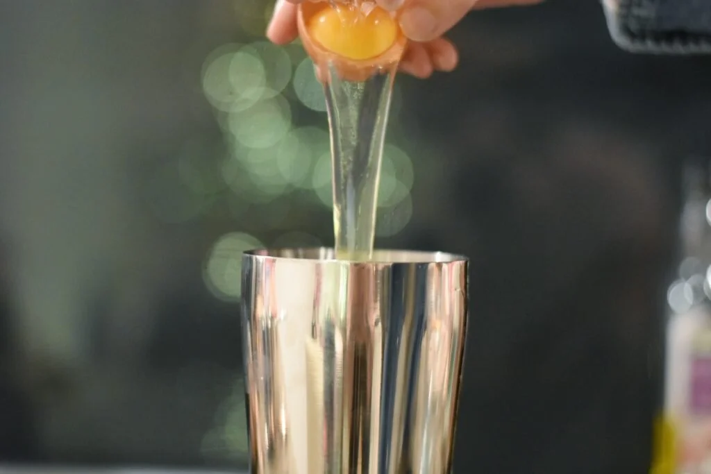 Cocktail foams, airs and bubbles How to make them — Smartblend