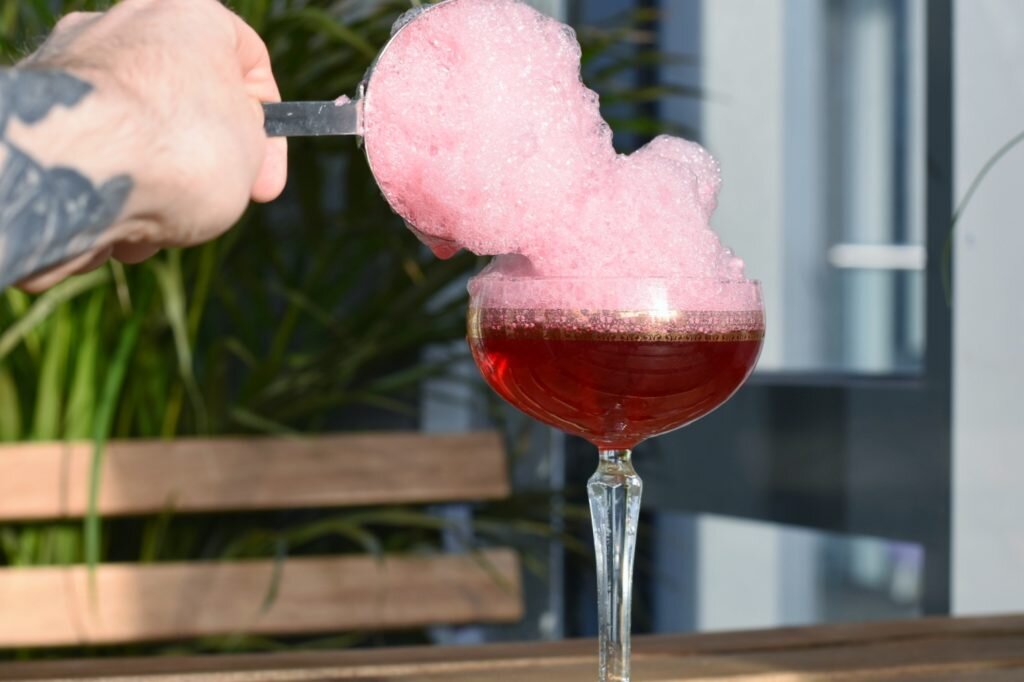 Cocktail foams, airs and bubbles - How to make them — Smartblend