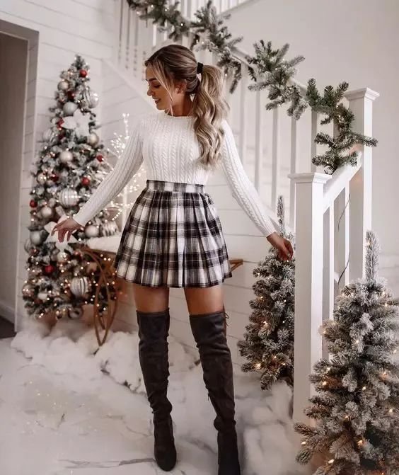 Cute Christmas Outfit Ideas: Don't Miss the Season's Hottest