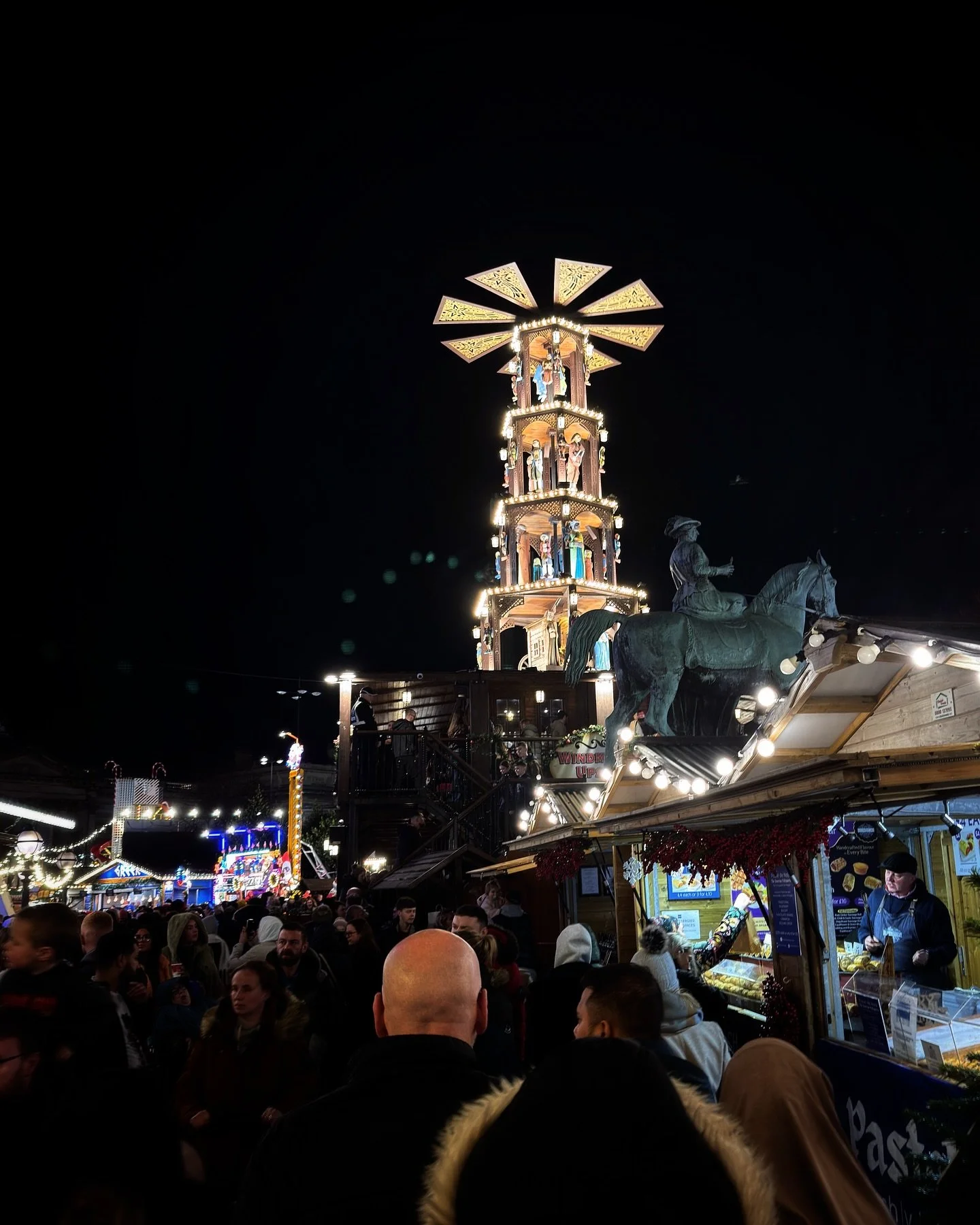 Had the best day in Liverpool yesterday and their Christmas market is amazing!!! So lovely to catch up with my boys too, and very pleased that they have bought my Christmas present (a bottle of chocolate rum from @lucelaspremiumspirits - discovered t