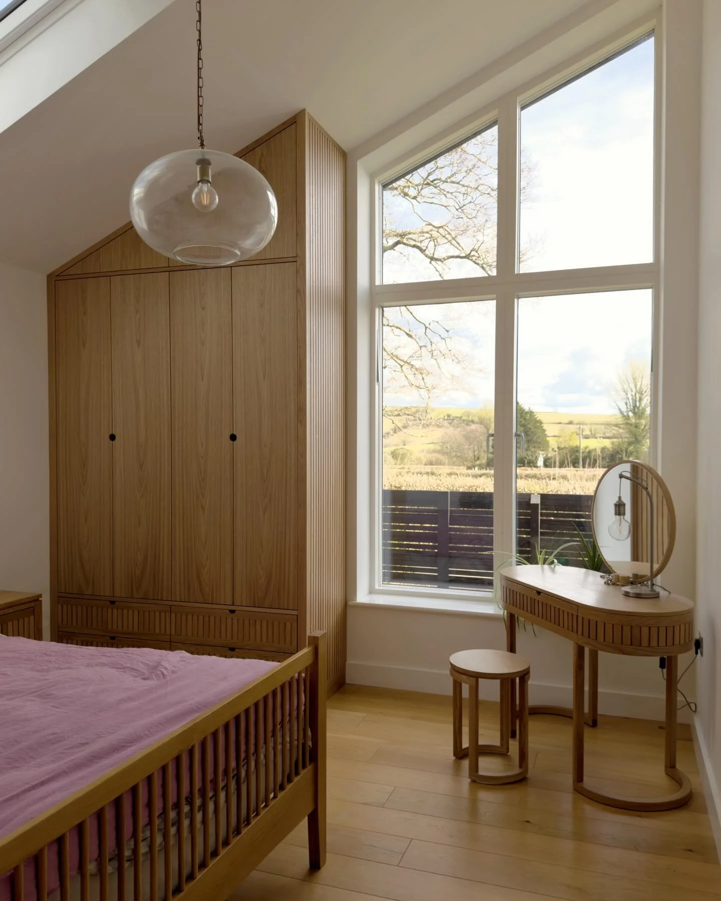 B E D R O O M  F U R N I T U R E

Finished off this set of Oak Bedroom furniture this week. 
Fully making use of the high ceilings with the wardrobe being over 3 metres tall at its highest. 
I nice combination of traditional dovetail drawers and  mod