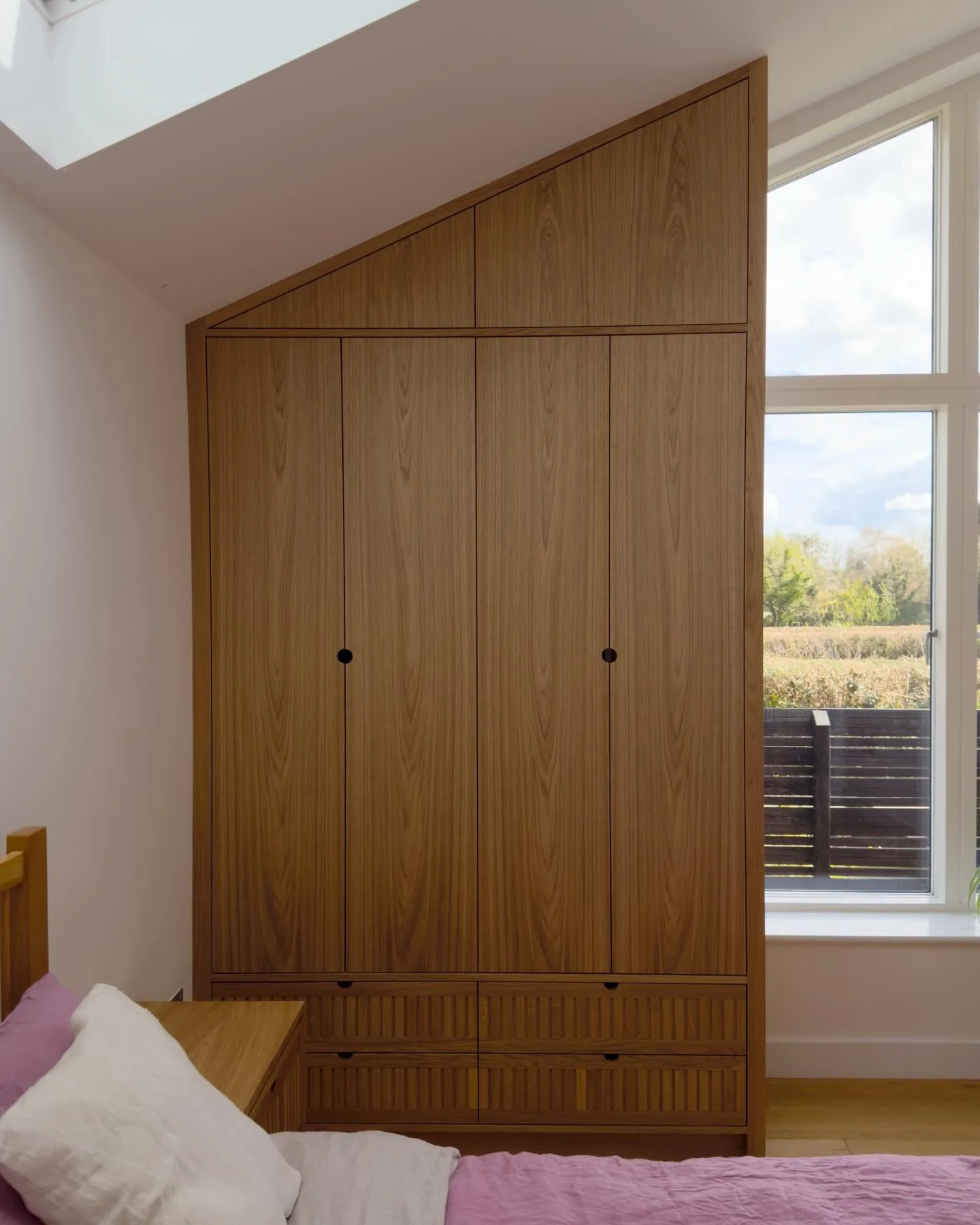 A few more angles of the Oak bedroom furniture. Showing off the finer details like the dovetail drawers, which are always a joy to add to a project. 

#bespokefurniture #bedroomdecor #interiordesigndevon #wardrobeinspo #wardrobedesign