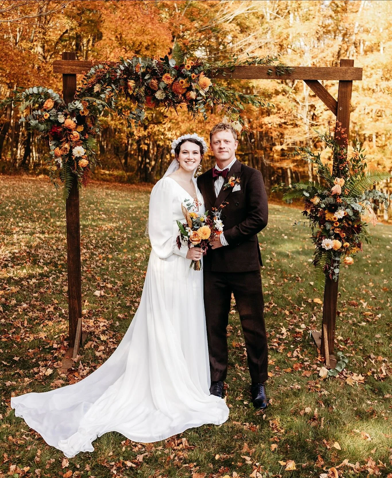 An elegant autumn wedding for the Horners in Greyson Highlands State Park! 

Designing with so much texture was a fun change of pace for this wedding. Hannah was looking for designs that echoed the beauty of the changing seasons. The subtle pops of b