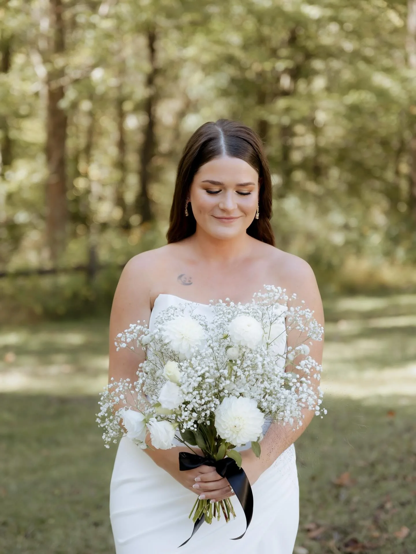 Still floating on Cloud 9  thinking about this beautiful October wedding ✨ 
Hannah and Thomas were the sweetest couple and the vision for their wedding came to life in the simple elegance and joyful moments of the day. 

Photographer: @theemilylauren