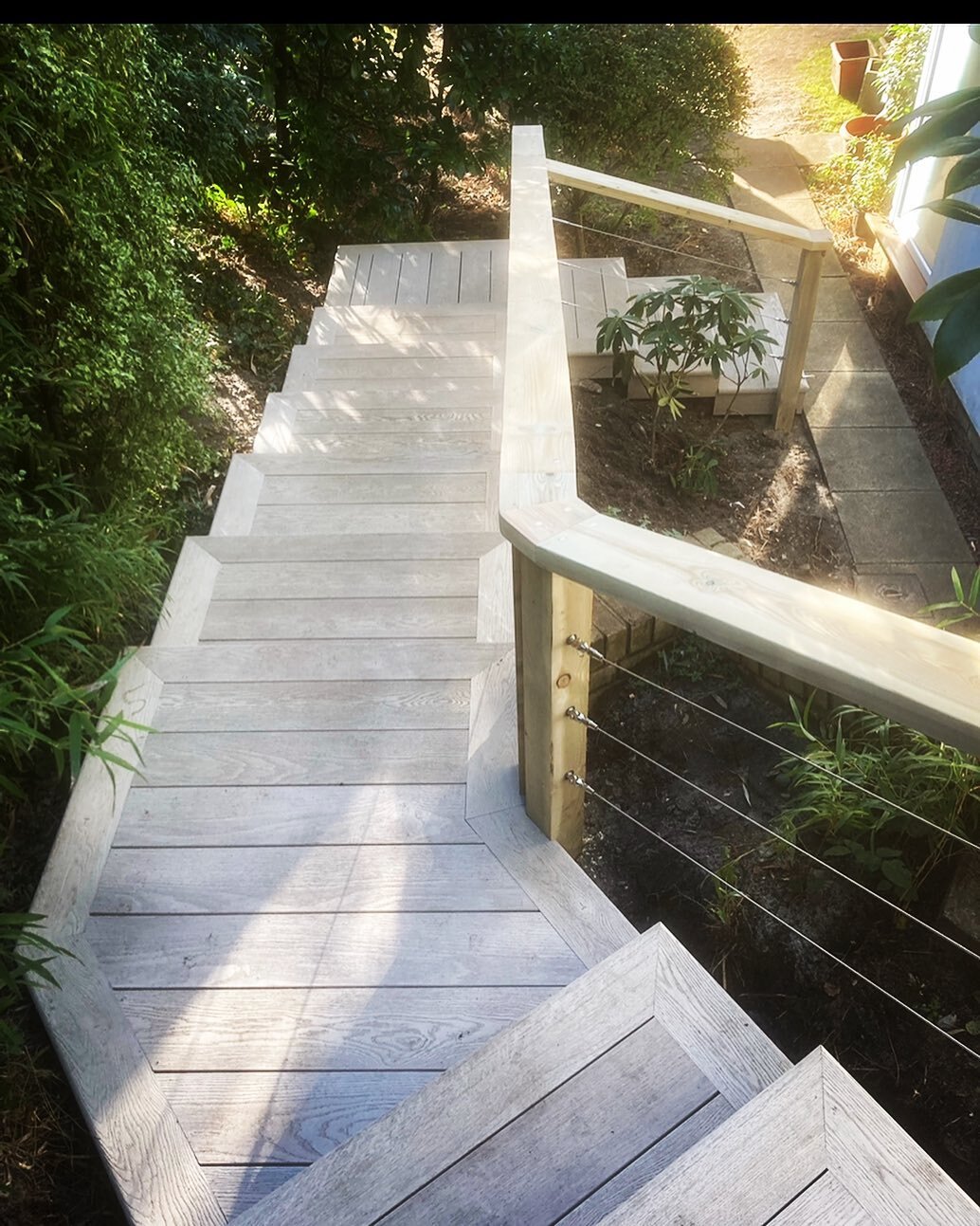 Millboard steps installed last year with a stainless wire balustrade.

#millboard #decking #deck #gardendesign #garden #steps #landscaping