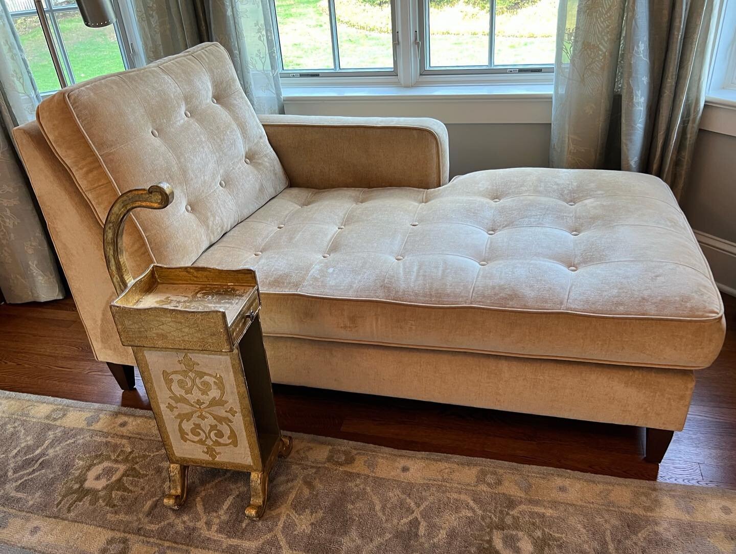 Perfect spot to rest, relax and read a book!Chaise lounge is 36w x 52.5sd x 19sh x 33.5h $550 Petite Side Table/Book Stand
7.25w x 21h to top of table, 32 full height x 12 deep $125 #emptyyournest #chaiselounge #readingnook #interiordesign #interiord