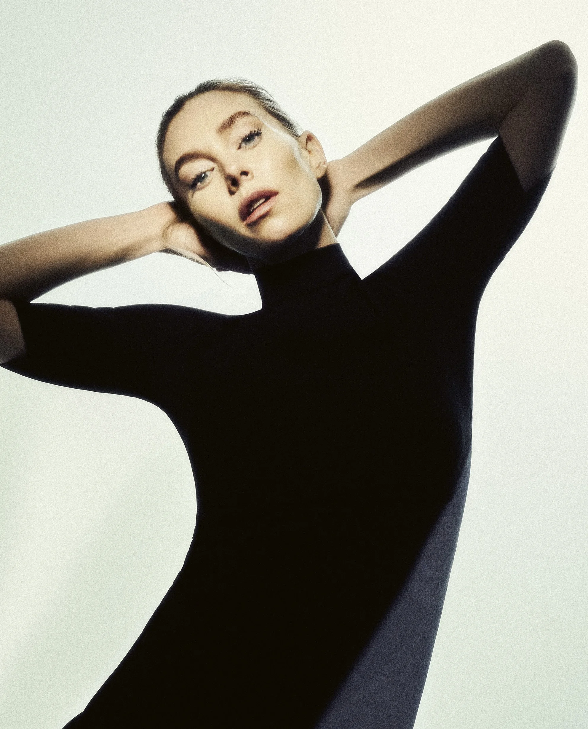Vogue_VanessaKirby_Rachell_Smith_10.jpg