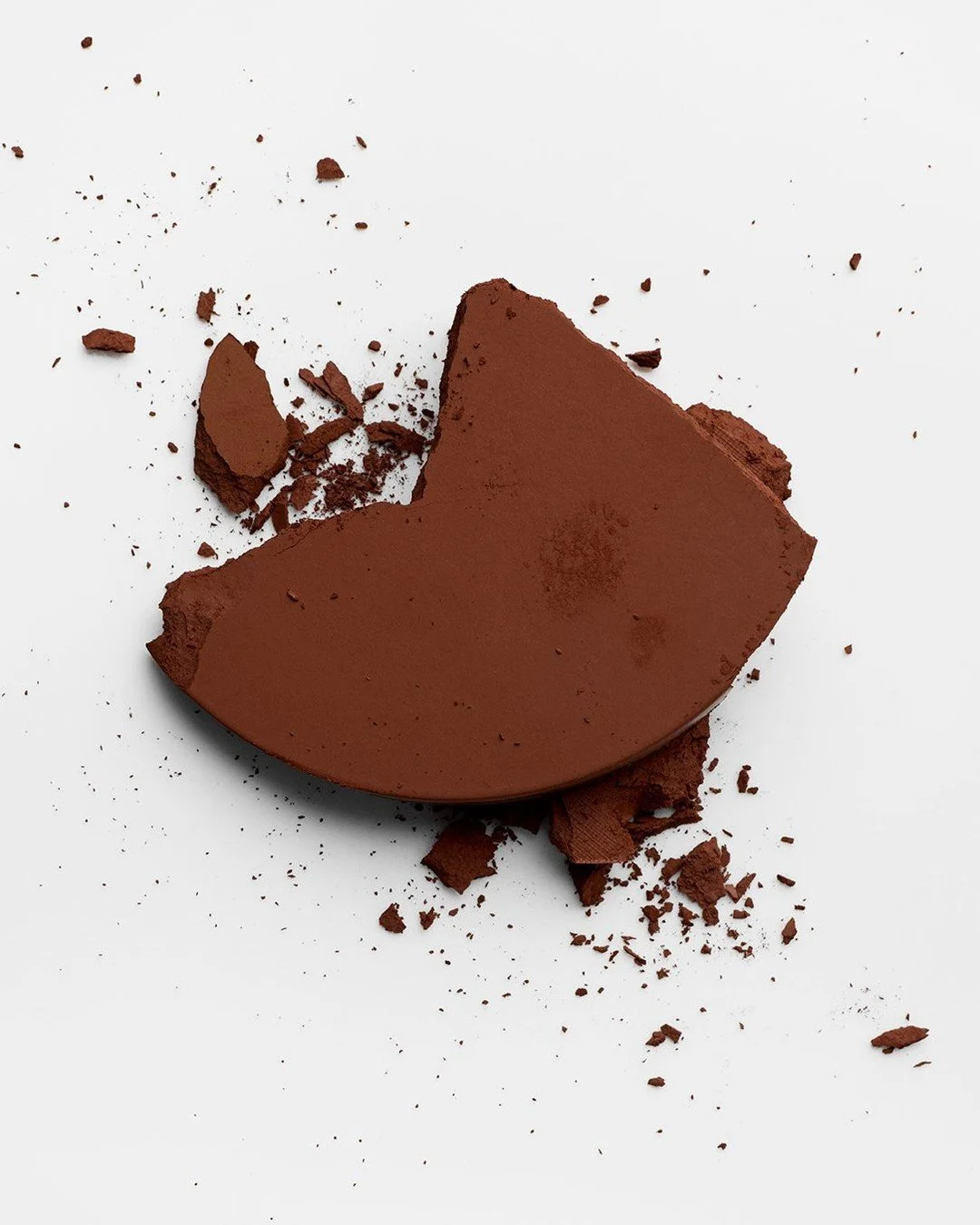 No filter needed. MAC Studio Fix Powder Plus Foundation pulls double duty for 24 hours of oil control and a blur-matte finish that instantly reduces the appearance of pores. Available in 78 shades for lightweight, customi….jpg