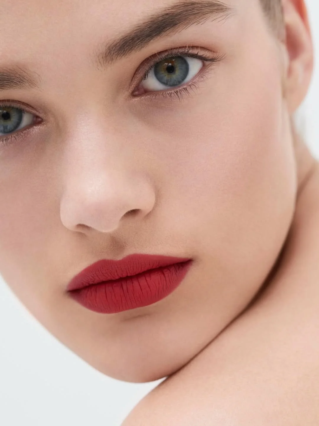 002 - Smile with @rozanneverduin   Photography @chris.and.cory  Make up @sarahjaggermua @capsuleagence_hmc  Art director @mathilde_coutaut.jpg