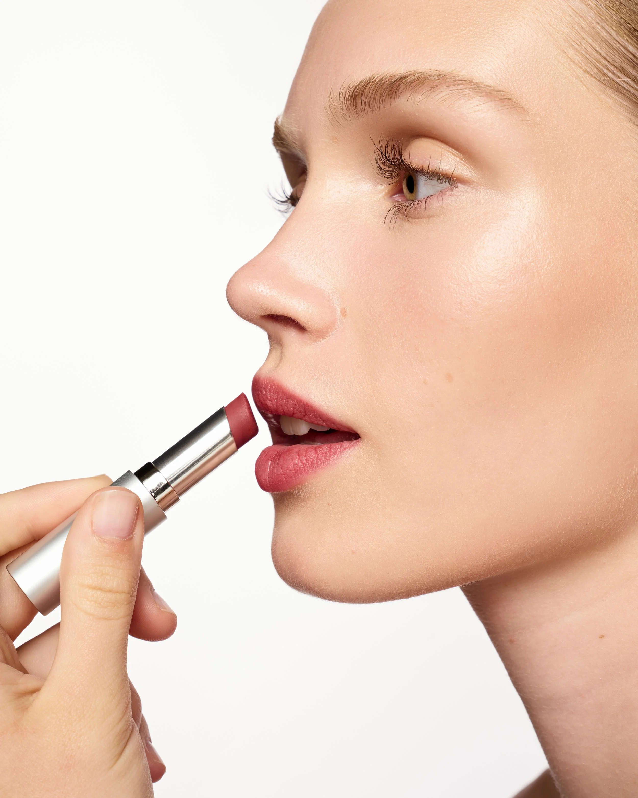 LILY_UNLIPSTICK_MATTE_LIP_TINT_UNFAZED_64378_PDP_MODEL_2025_WEB 55 copy.jpg