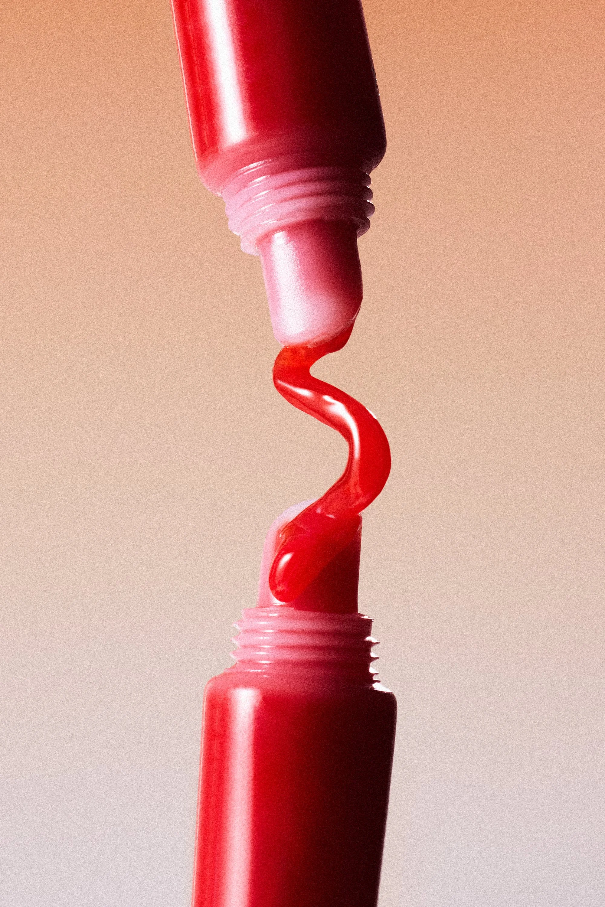Makeup_LipGloss_Tube_StephaniePrice_Mariailona_02.jpg