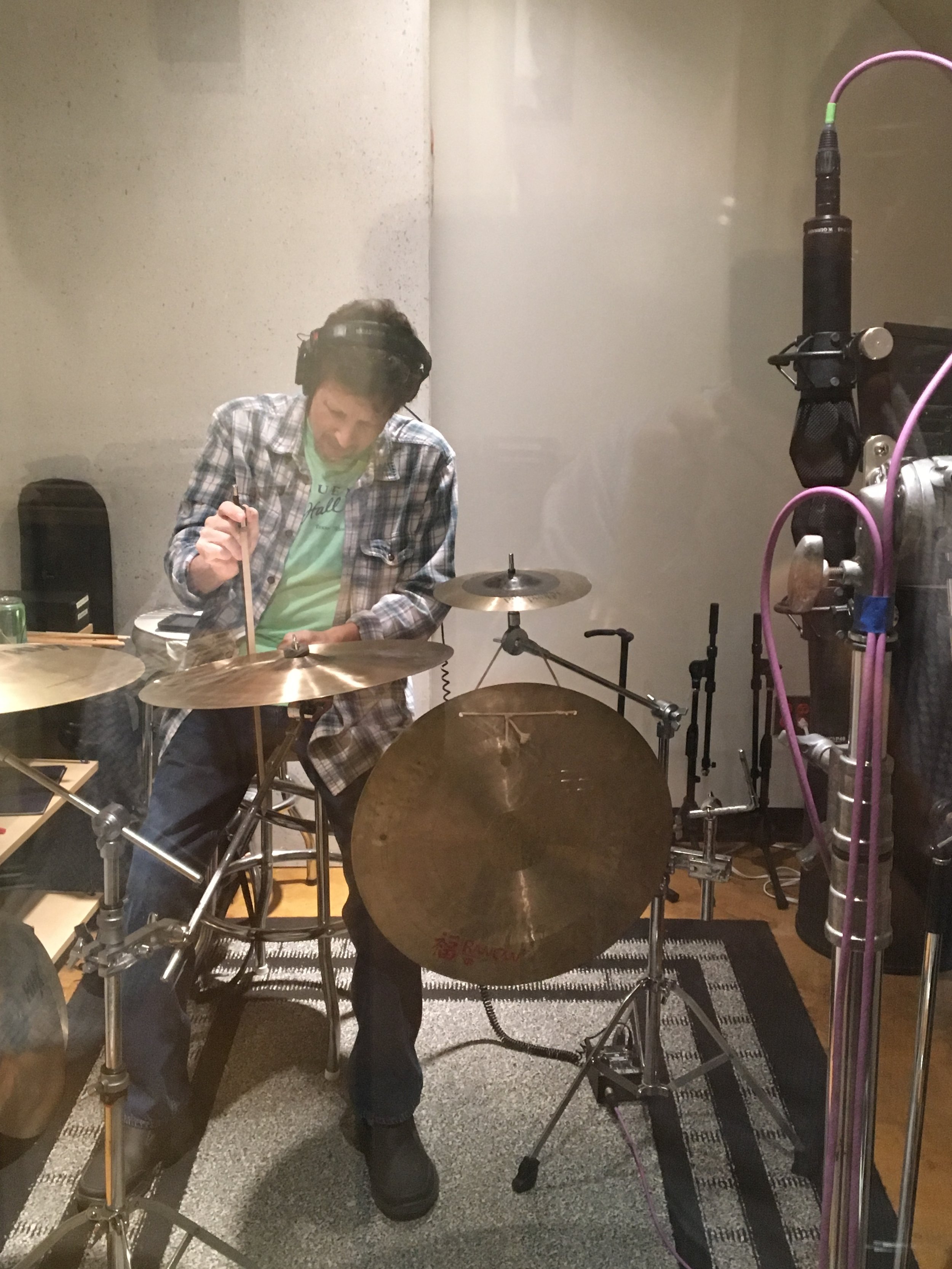 Steve Alison bowing Cymbals for Sanitatum.jpg