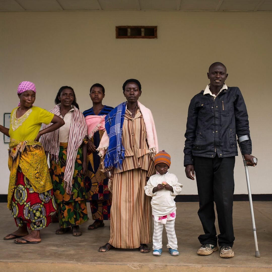 What will you do with your Black Friday and Cyber Monday savings? Why not share some with those in need? For over 20 years, Kageno has transformed lives in Kenya and Rwanda through education, healthcare, conservation, and nutrition programs. Together
