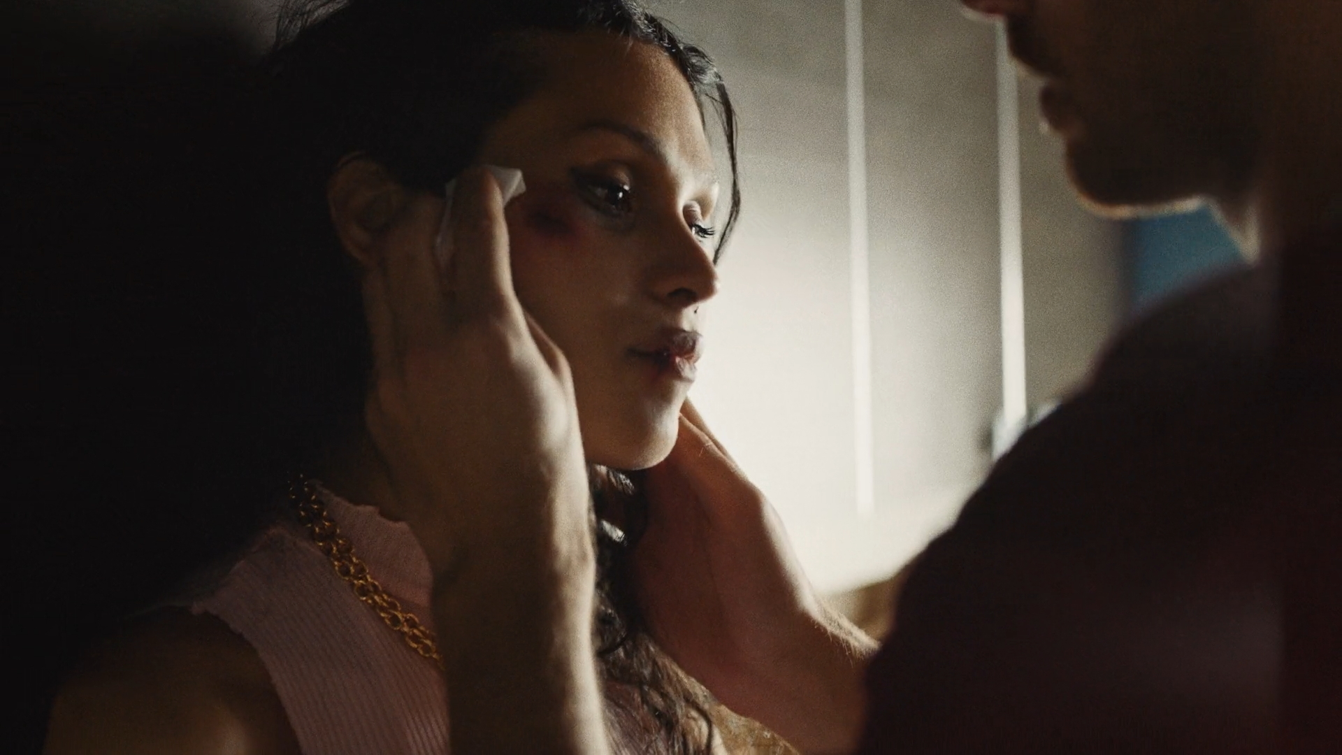 les_amoureux_v1 (1080p).mp4.00_01_24_22.Still008.png