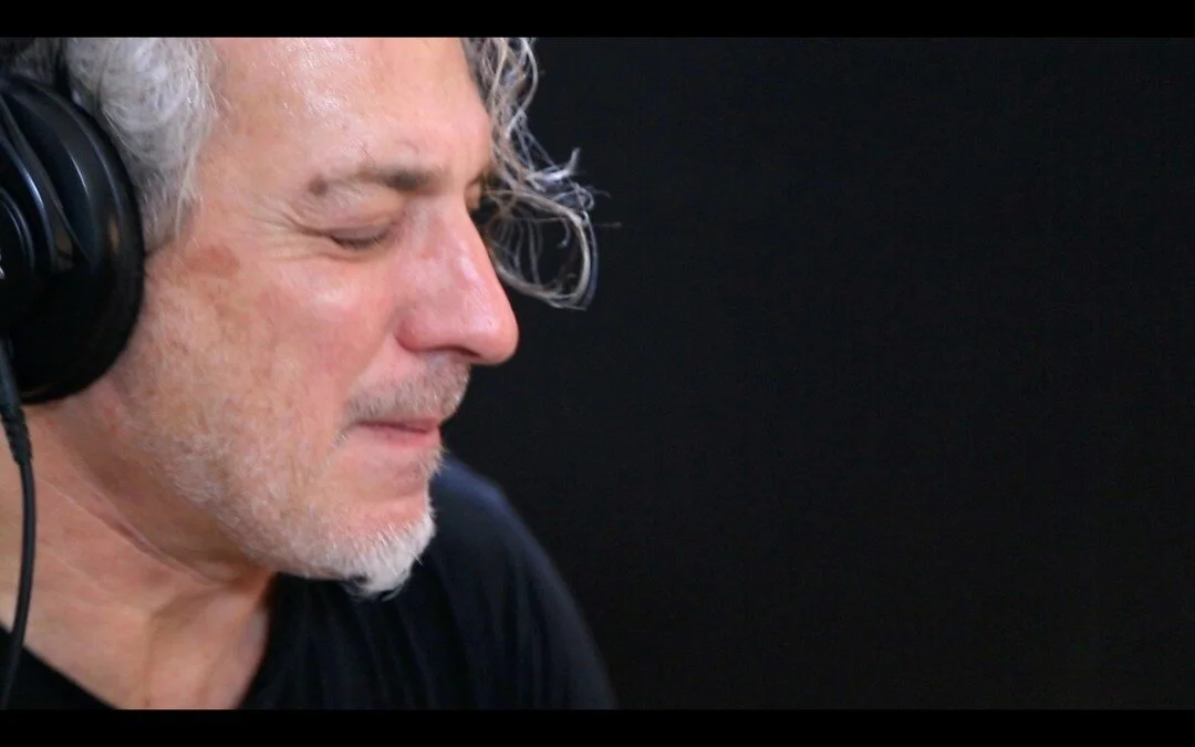 What if I introduced you to my amazing musicians?
Let's start with Matt, Erik and Olaf! 🎶

@mattzimbelofficial Co-Producer! Percussionist! Partner! Homme &agrave; tout faire! Visionary, we call him a Renaissance Man. We have a very special bond, he 