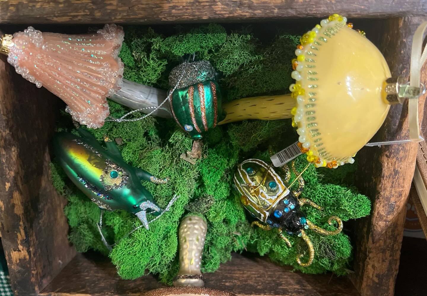 21 Shopping Days left until Christmas! We have something for everyone. Love these glass bugs and mushrooms from @cody_foster_co.  We are open everyday 10:00-5:00. We love to wrap! Happy Holiday. 914-763-1310
#vintage #vintageshop #shoppoundridge #pou