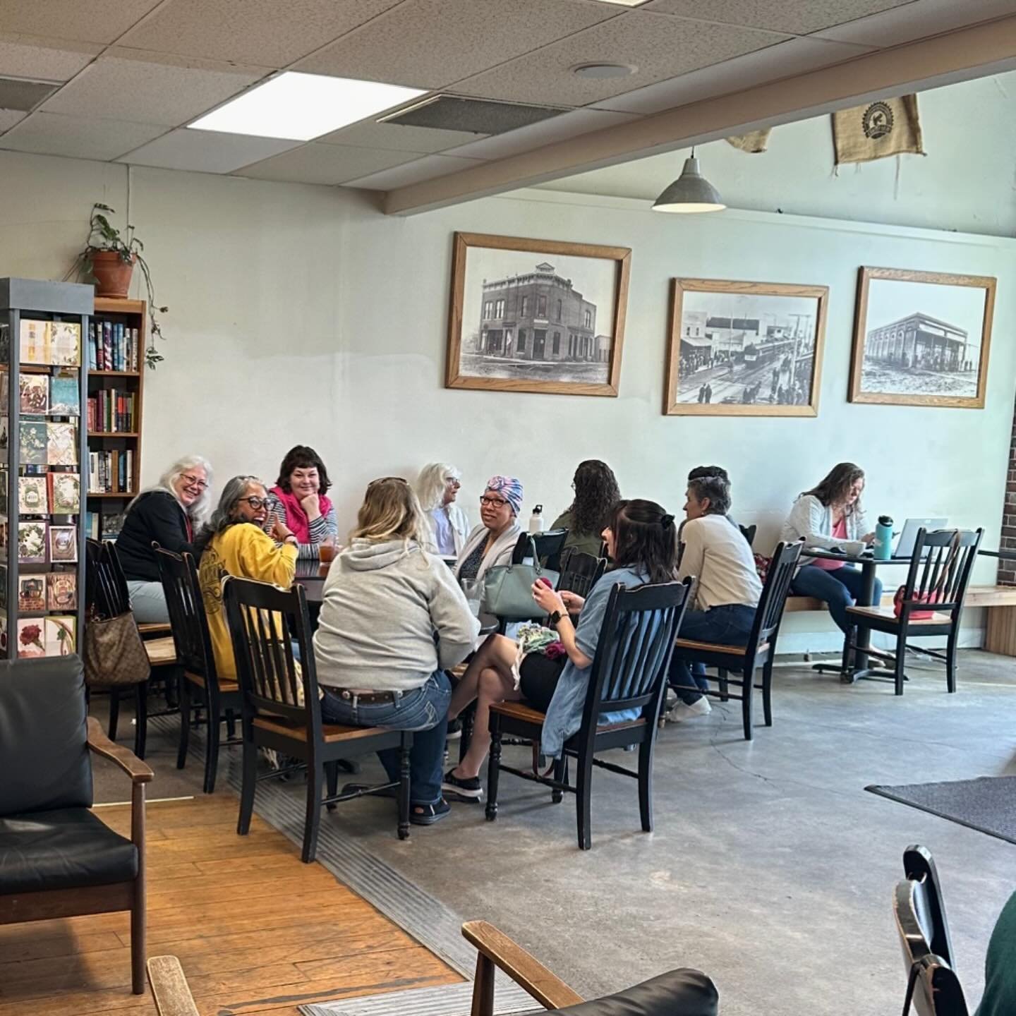 Another great meetup with a wonderful group of ladies this month. Thank you @chaptersbooksandcoffee for hosting us for this month&rsquo;s coffee meetup!