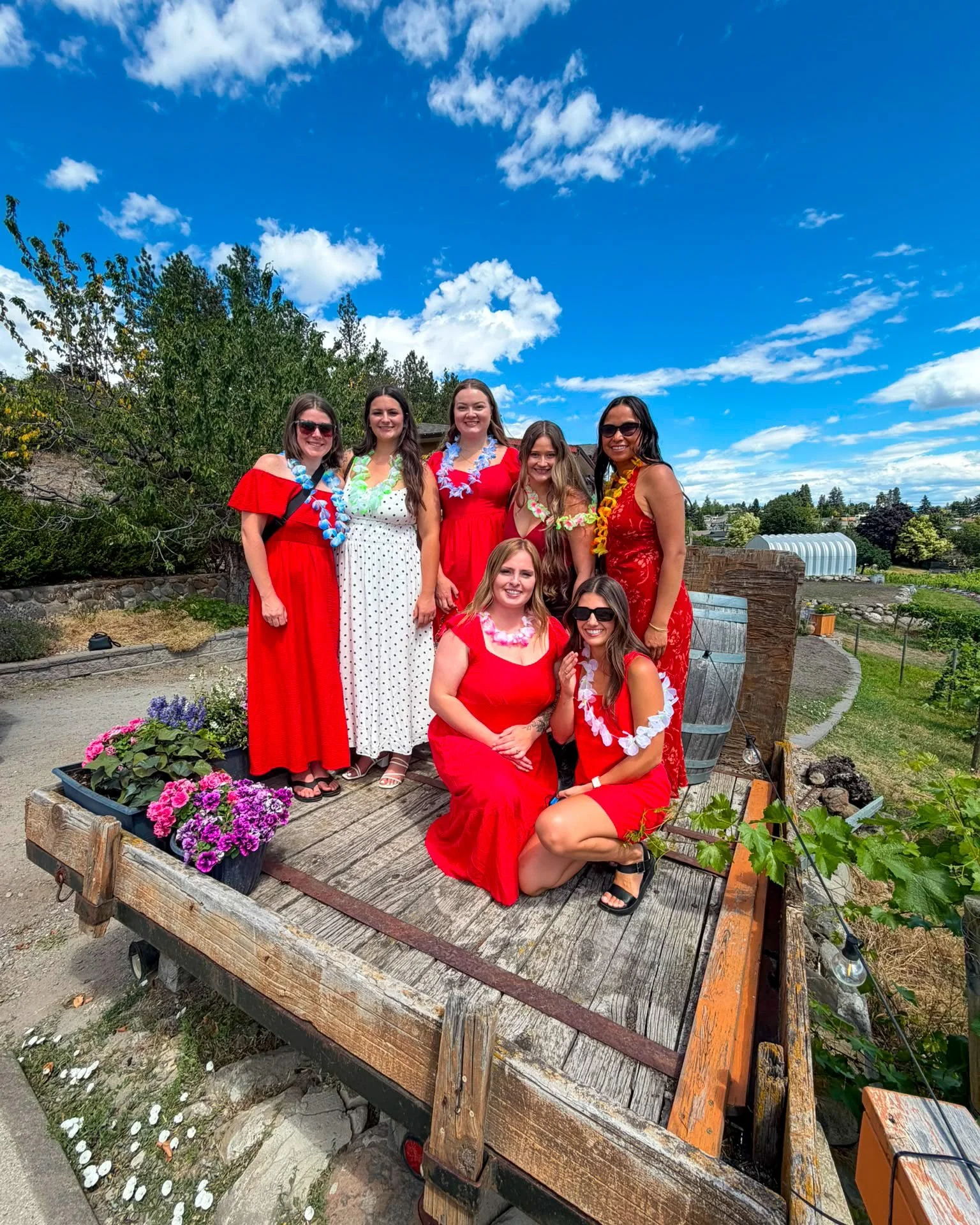 Good wine. Great company. And everyone ends up with beautiful photos. 🍷💃
Turns out our drivers wear more than one hat. 📸 
That&rsquo;s what we call a successful stagette. 🥂

#TikiTimeTours #okanagan #okanaganlifestyle #Kelowna #okanaganvalley