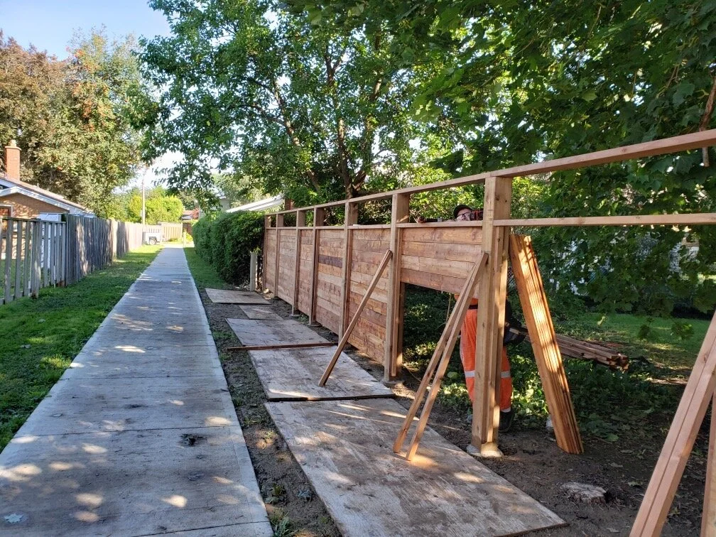 We begin to fill in your fence with the proper boards and panels.