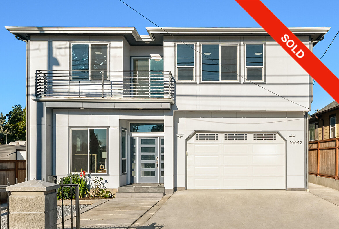 2,940 SqFt  |  5 Beds  |  3.5 Baths  |  Sold: $940K