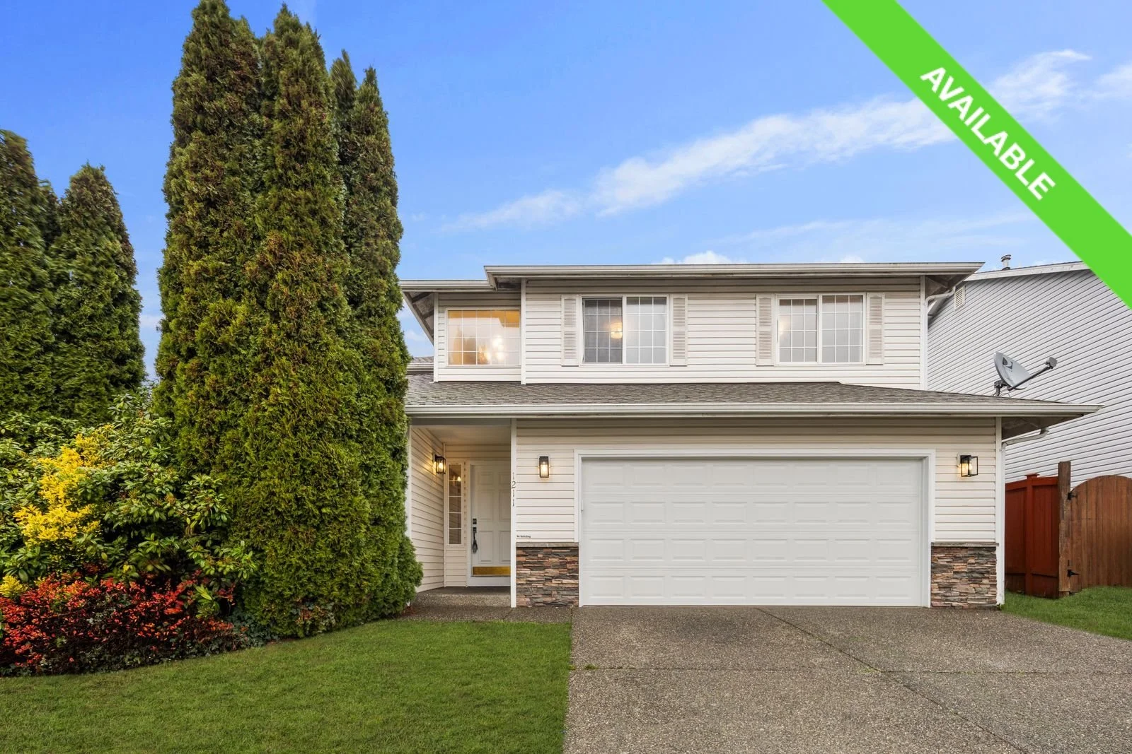 Lynnwood: Renovated 2-Story Home!