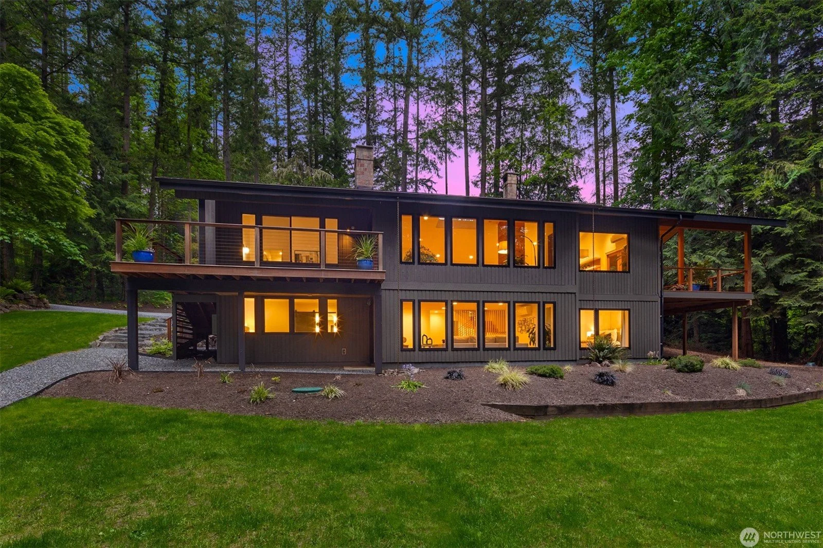 3,080 SqFt | 3 Beds + Den | 3.5 Baths | Sold By: $1.9M