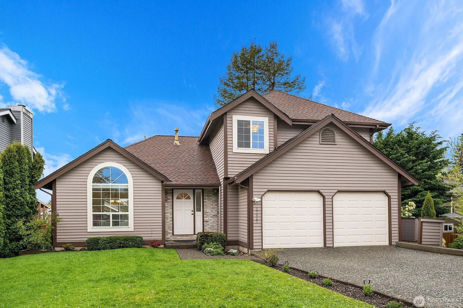 2,640 SqFt | 4 Beds + Office | 2.5 Baths | Sold By: $900K