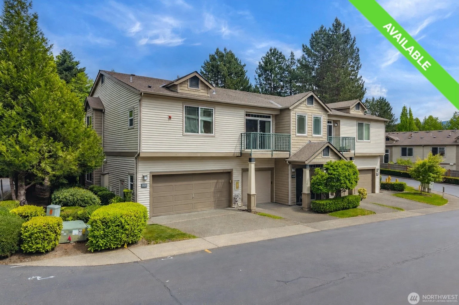 Sammamish: 2-Story Townhome!