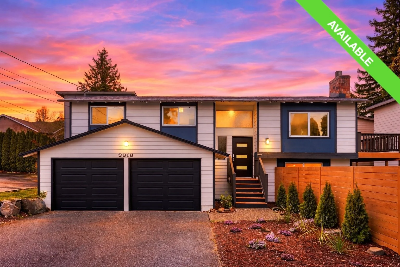 Lynnwood: Renovated Split-Level!