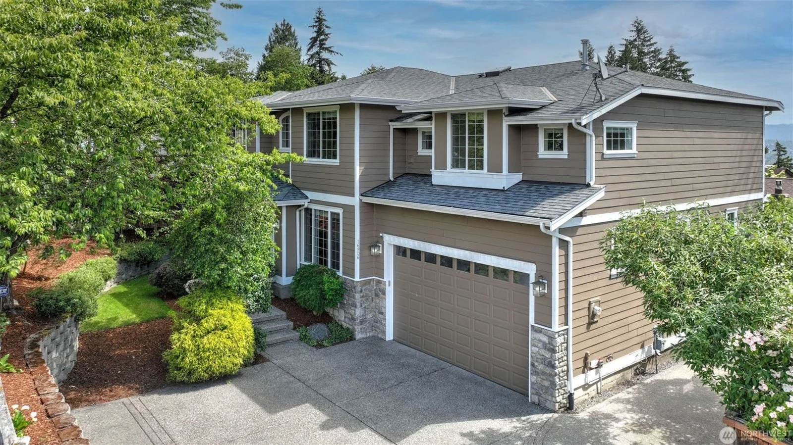 3,020 SqFt | 4 Beds | 2.5 Baths | Sold By: $910K 