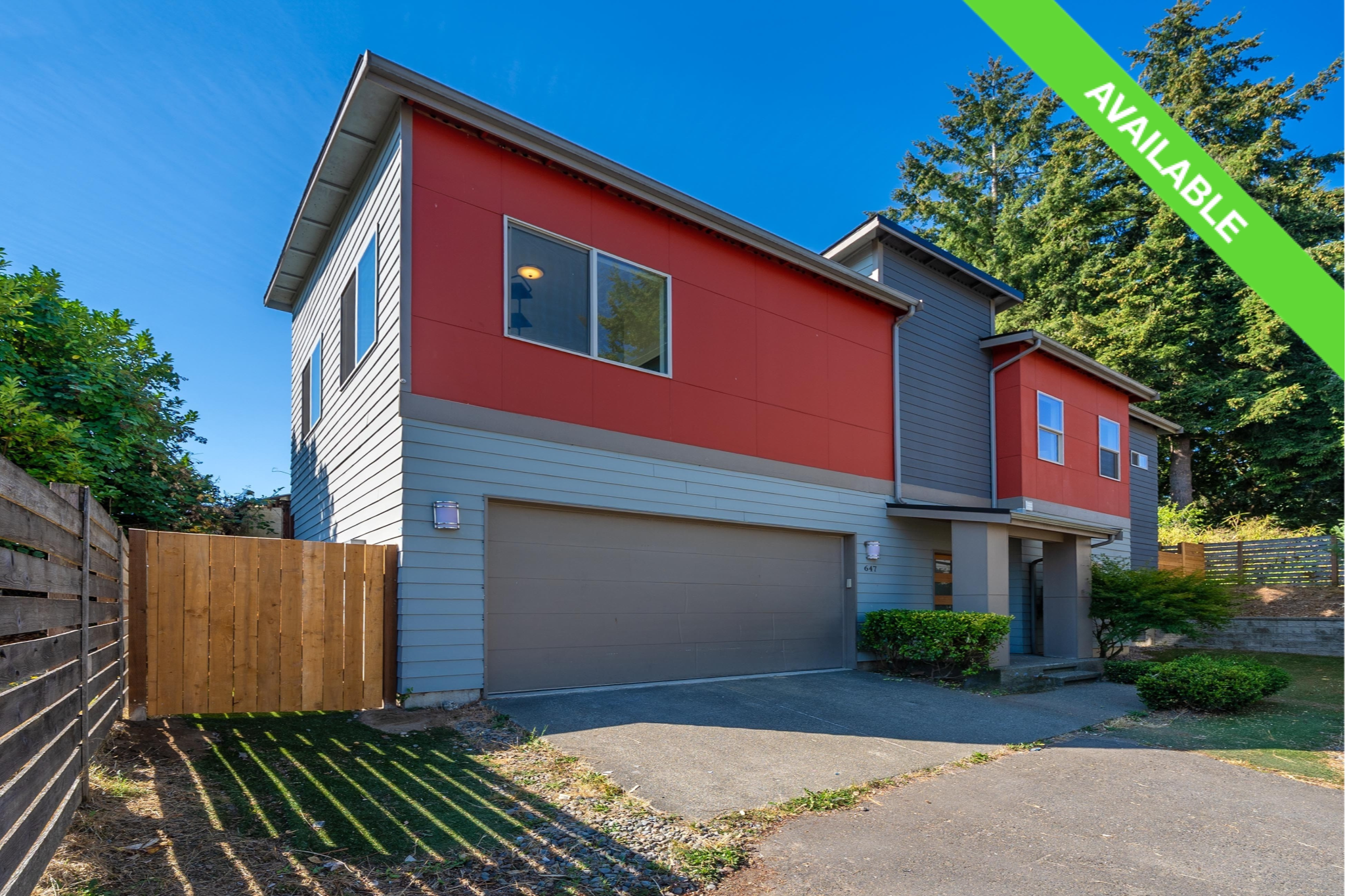 Burien: 2-Story Home! 