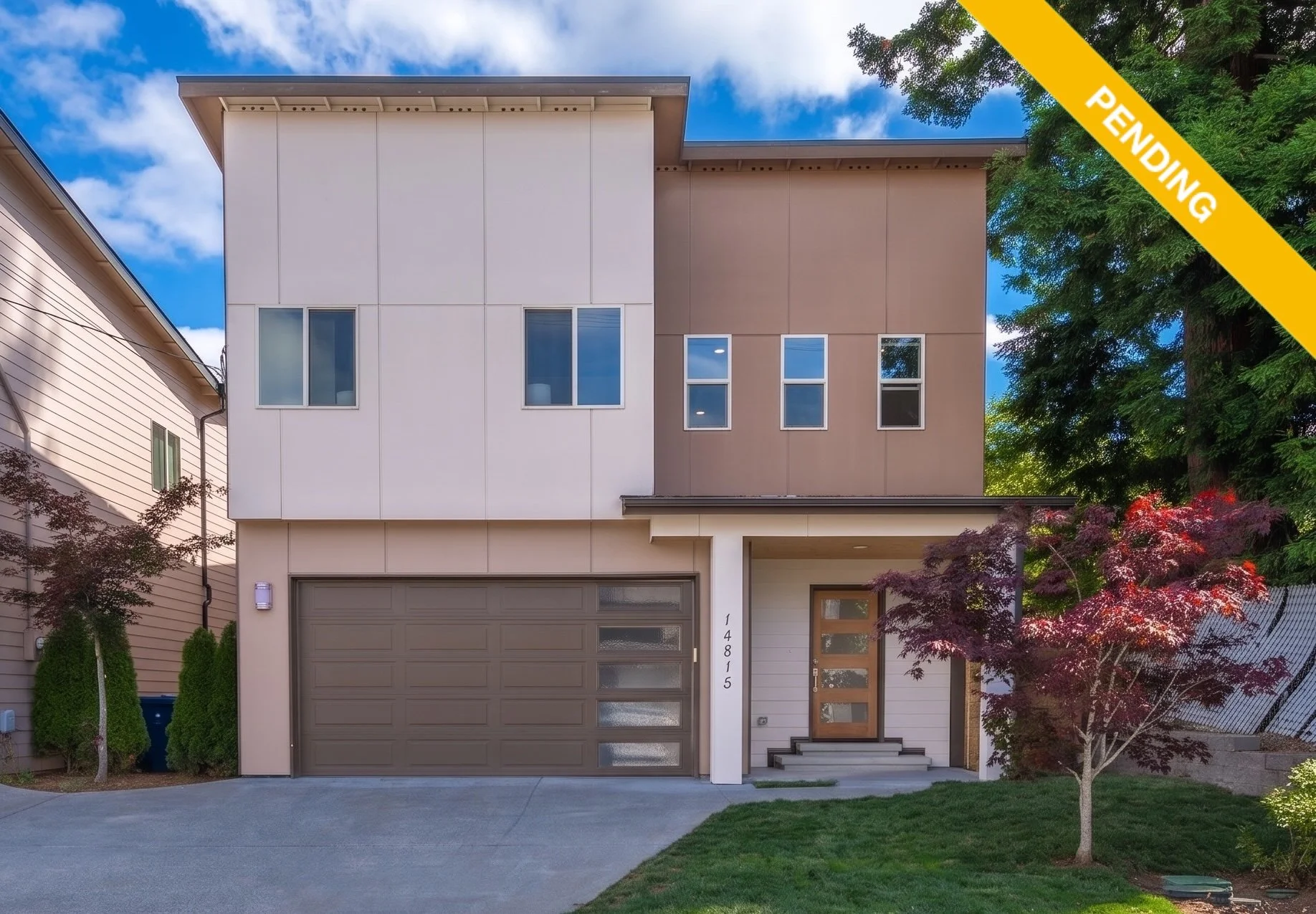 Lynnwood: 2-Story Home! 