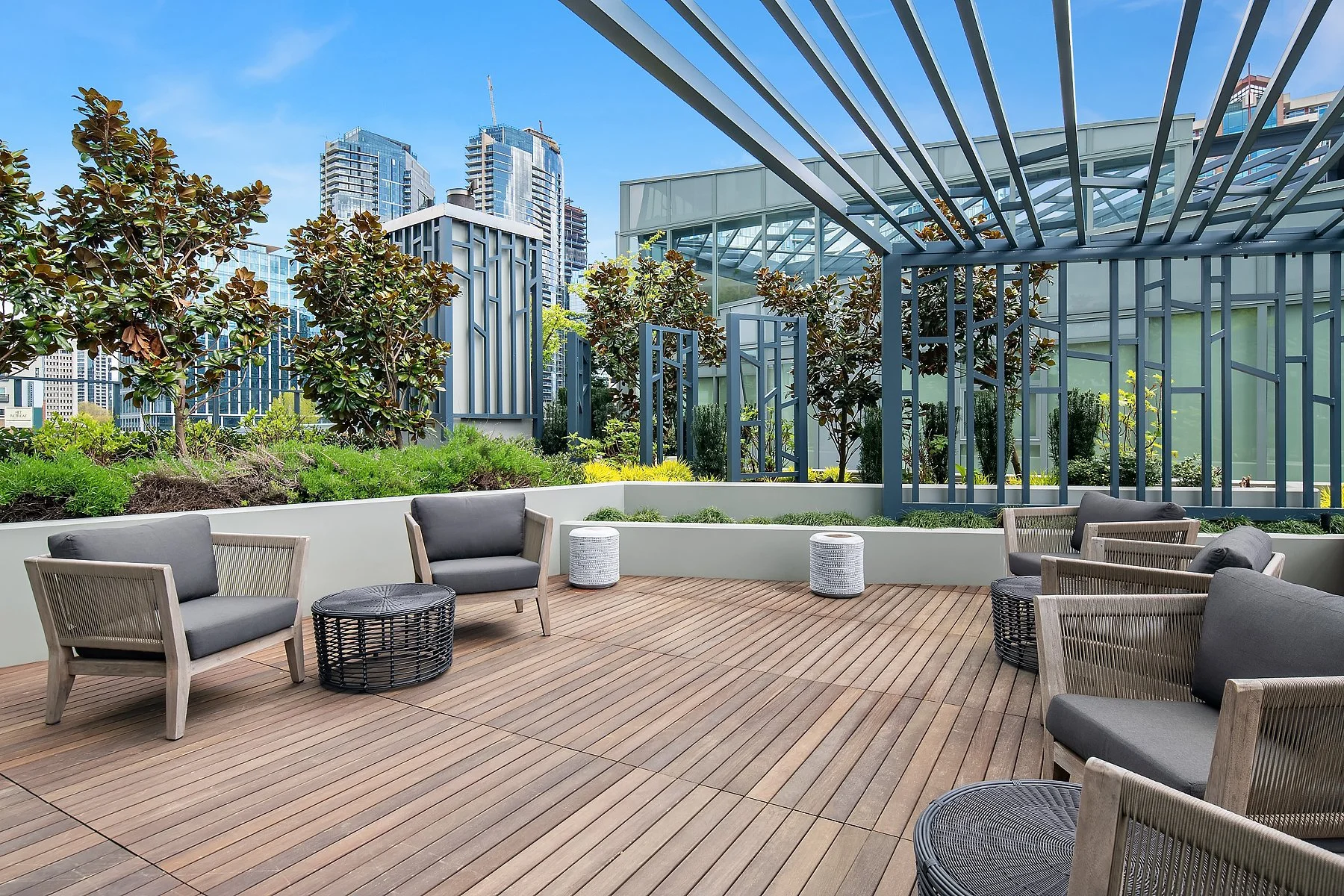 1,445 SqFt | 2 Beds | 1.75 Baths | Sold By: $1.92M