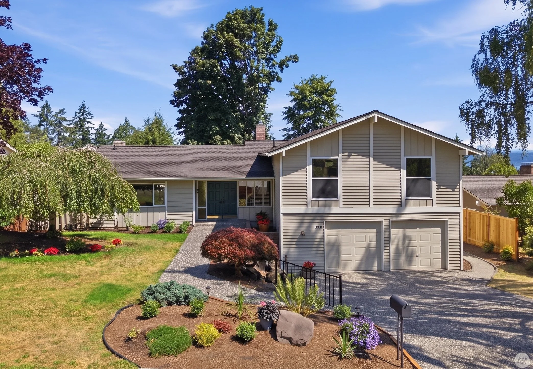 2,470 SqFt | 4 Beds | 2.5 Baths | Sold By: $1.65M 