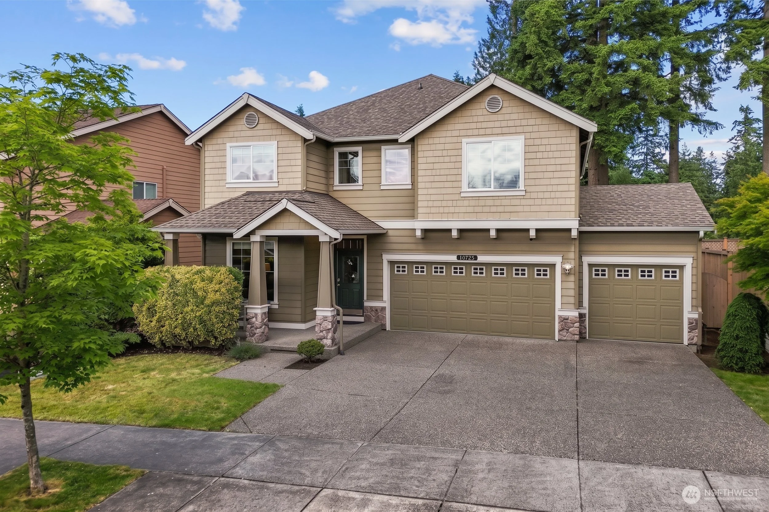 2,724 SqFt | 4 Beds | 2.5 Baths | Sold By: $965K