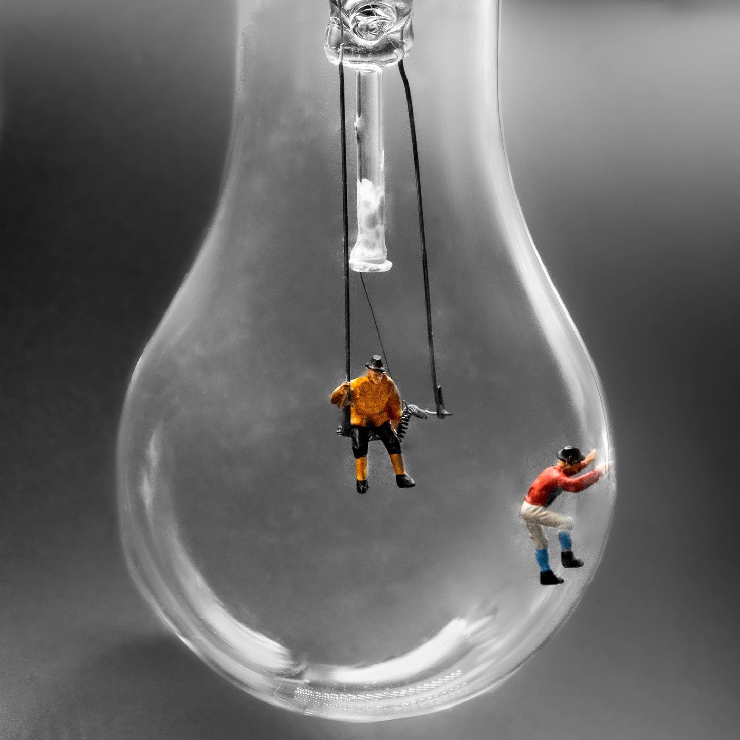 &quot;Hanging Out In A Bulb&quot; is a stunning Mixed Media/Sculpture piece by December 2022 Edition Winner of the Monthly Art Award, David Birozy 👁️🖌️⁠
⁠
Double-tap and show some love! ❤️😍⁠
⁠
#mixedmediaart #artist #boynesartistaward #artaward