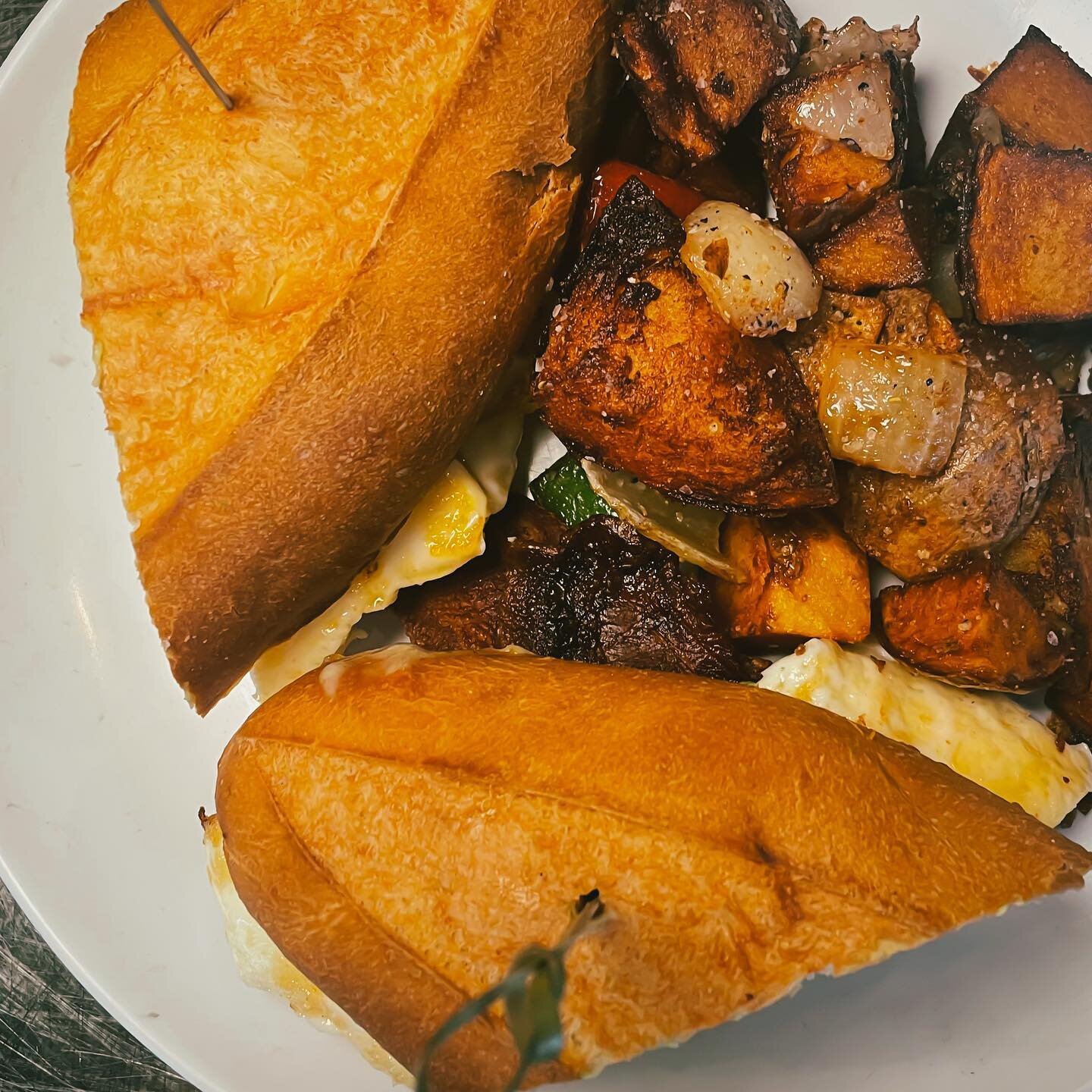 Customizable breakfast tortas &lsquo;till 3!
If you haven&rsquo;t visited us for brunch, now is the time! Decent weather and not too many tourists (yet) 😏

Basic: egg, avocado, cheese

Add Ons 🙌: corned beef, bacon, pork belly, smoked salmon, ham, 