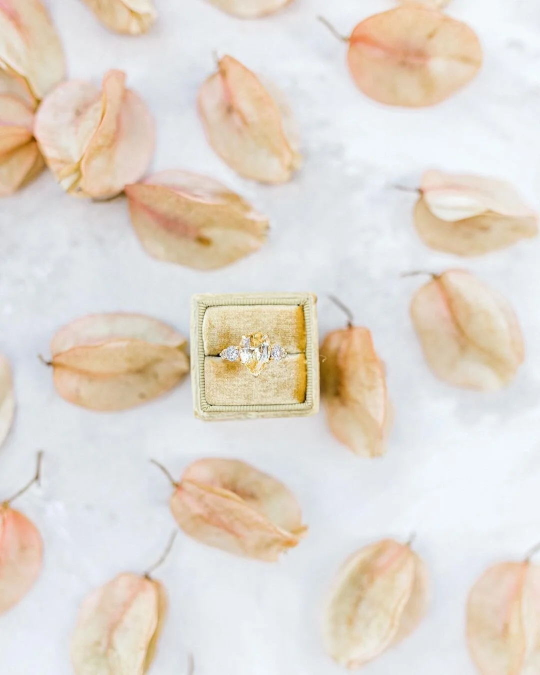 CLIENT PRESS // Wedding planning can be tough when you and your partner don't live in the same place. We've got the experts on @bridalmusings today sharing their tips for wedding planning while in a long-distance relationship!⁣
⁣
If you or someone you know is in an LDR trying to plan a wedding, tag them below! 👇🥂⁣
⁣
The advice from @generationtux @michelles_catering @ajwevents @kinshipcollaborative and @lisetteocphoto is just too good not to share!⁣
⁣
(Coordination: Couture Events @coutureevents, Florist: Posies Floral Co @posies_floral_co, Photography by @vanessahicksphotography)