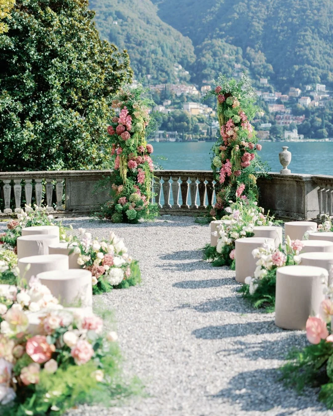 The day the iconic Villa Pizzo at Lake Como became a little more whimsical 🌸 

We're thrilled to have placed @lisettegatliff on @destinationido where you can see all of the details from this day in the full online feature!

Venue: @villapizzo
Planni