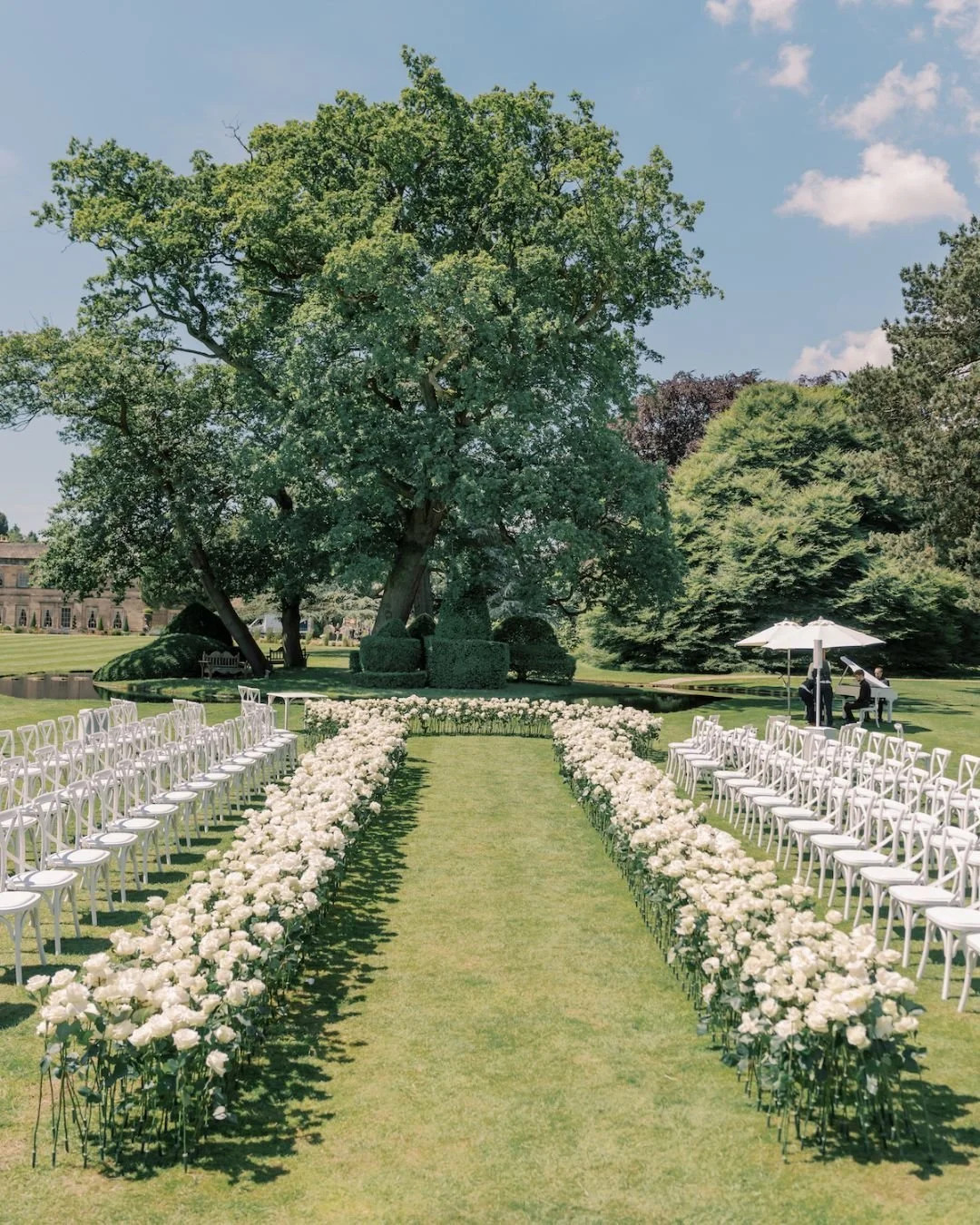 john-lundstram-and-megan-stant-wedding-on-over-the-moon-be-inspired-pr-09.jpg