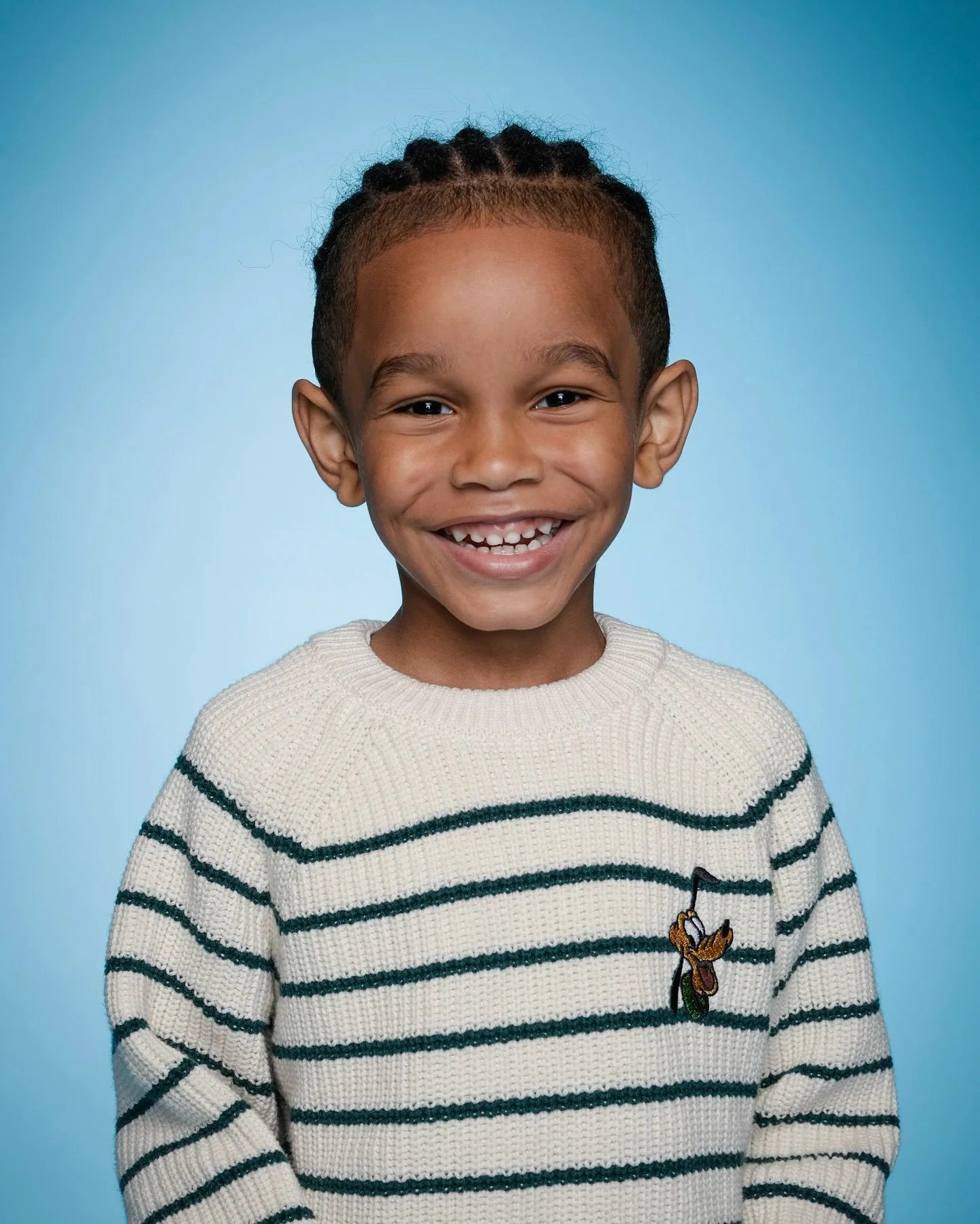 A+ for style, smile, and all-around cool factor 😎💥
#TopOfTheClass #PhotoReady