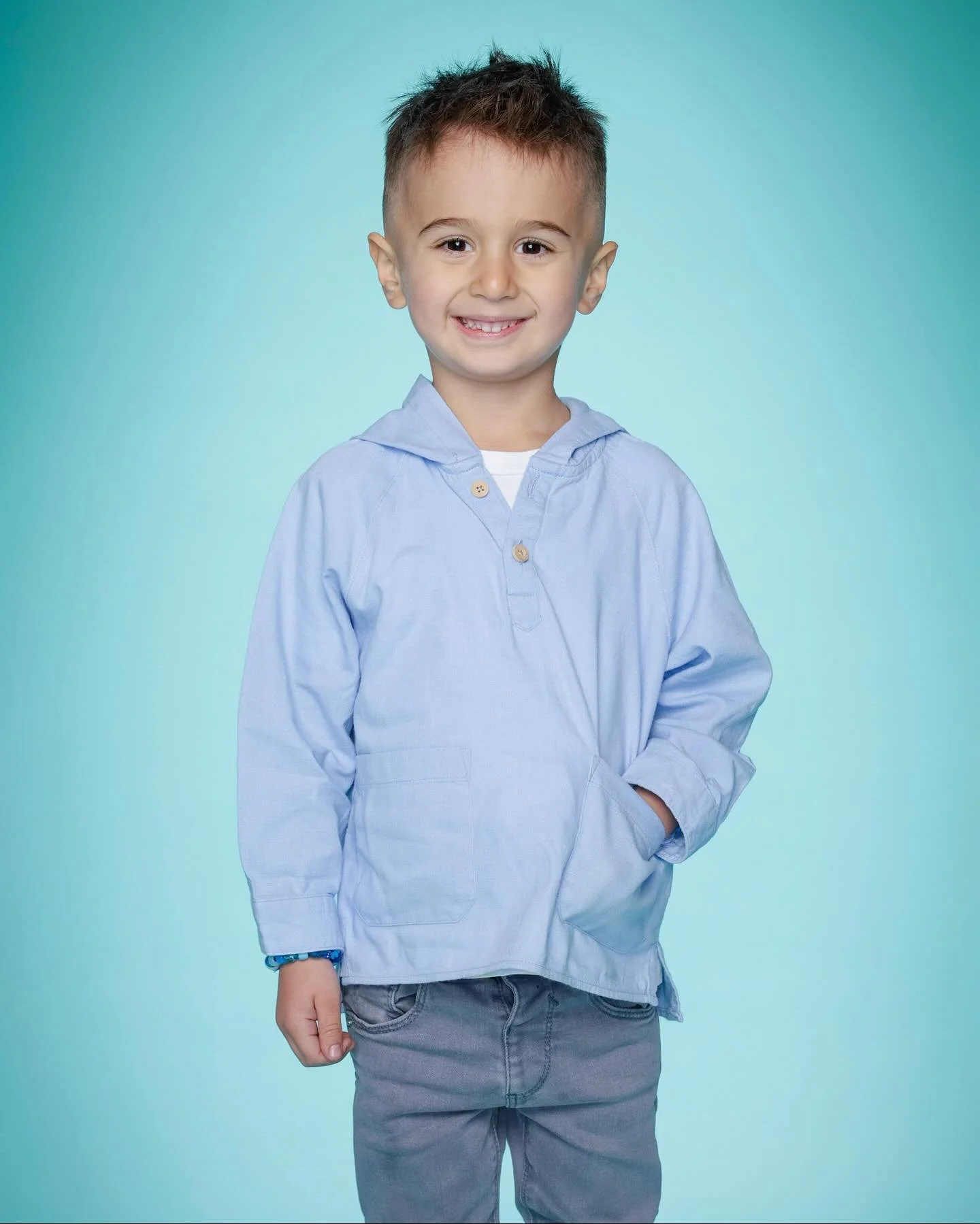 Big smiles, bright vibes, and the coolest aqua backdrop 😎💧